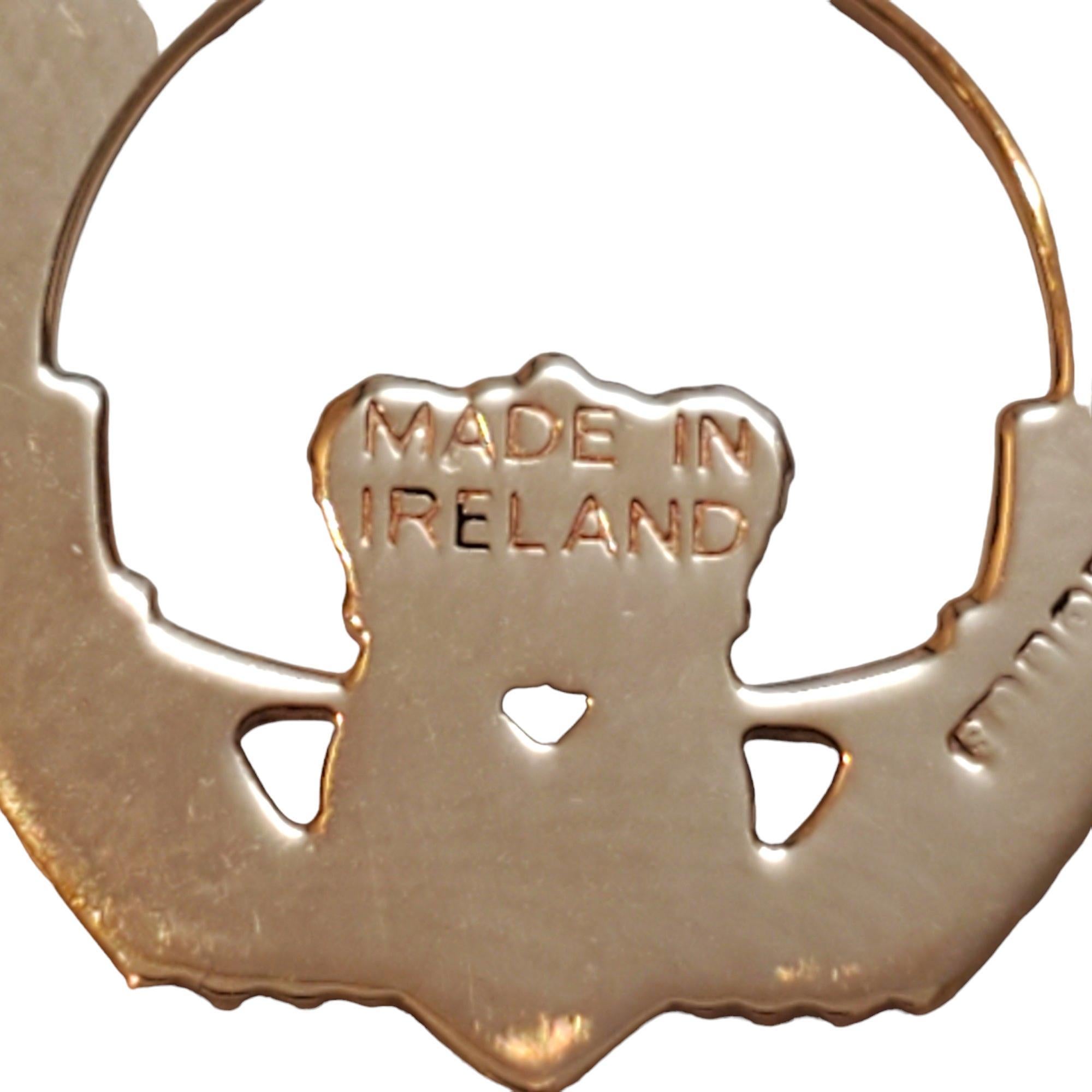 9K Yellow Gold Claddagh Pendant Necklace #17890 In Good Condition For Sale In Washington Depot, CT