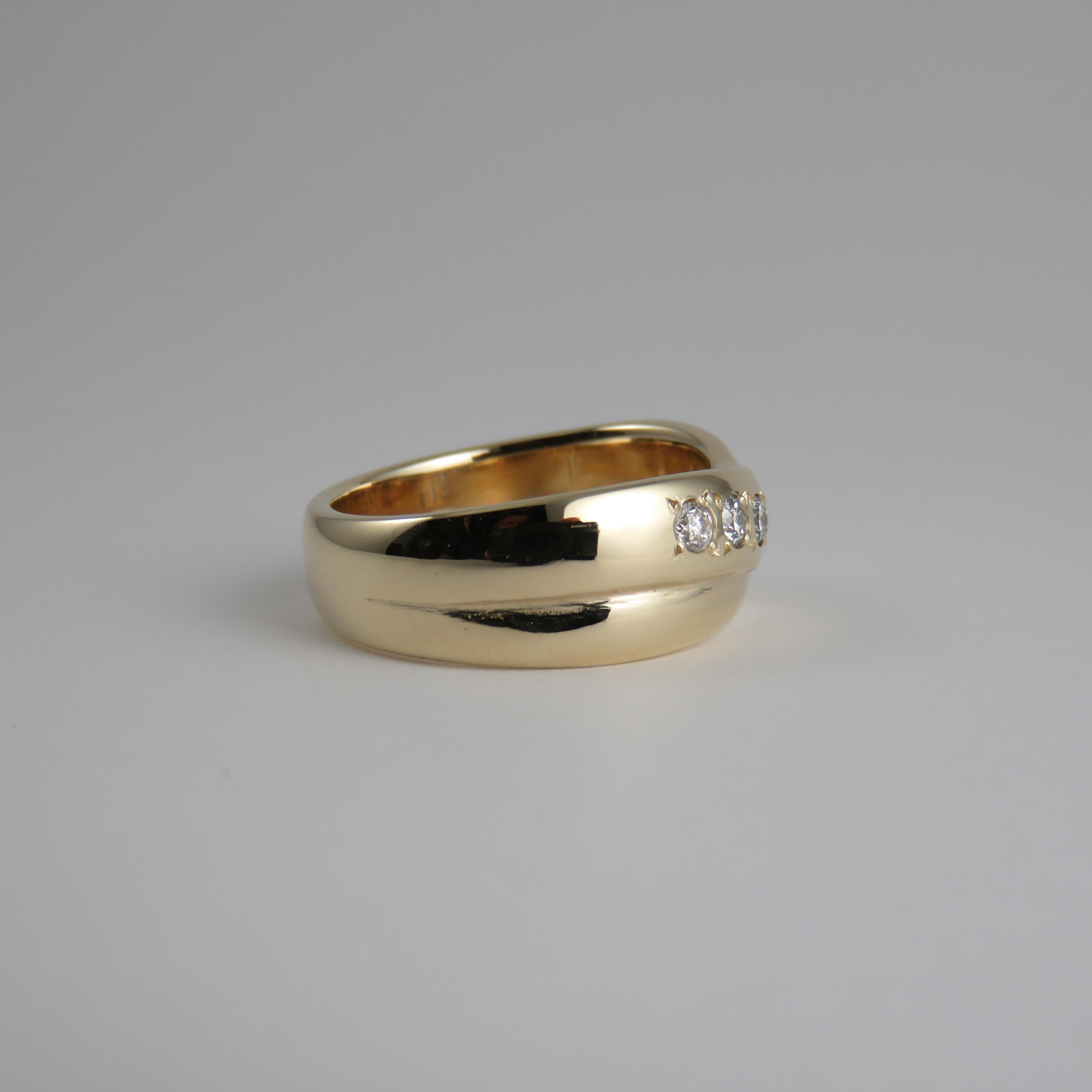 Kreuz über Eternity-Ring aus 9 Karat Gelbgold mit Diamanten im Zustand „Neu“ im Angebot in Cambridge, NZ
