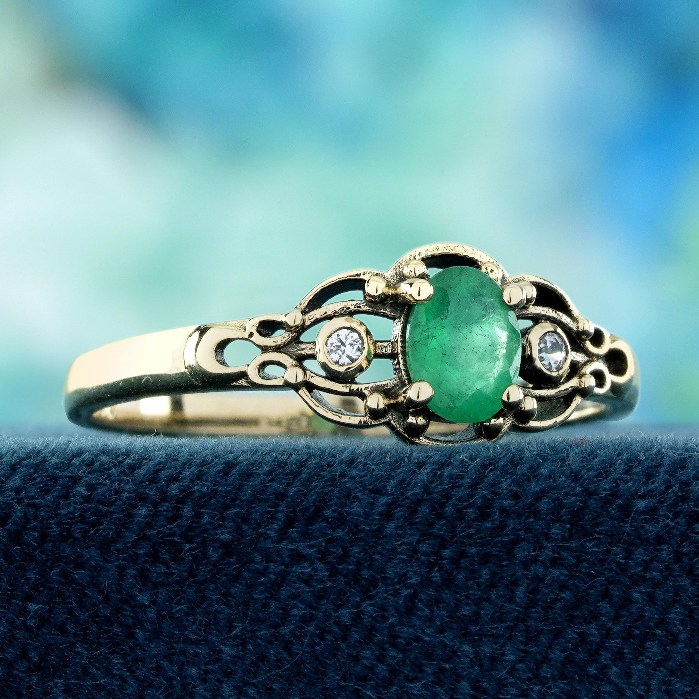 9K Gelbgold Smaragd und weißer Saphir Vintage Style Ring (Edwardian) im Angebot