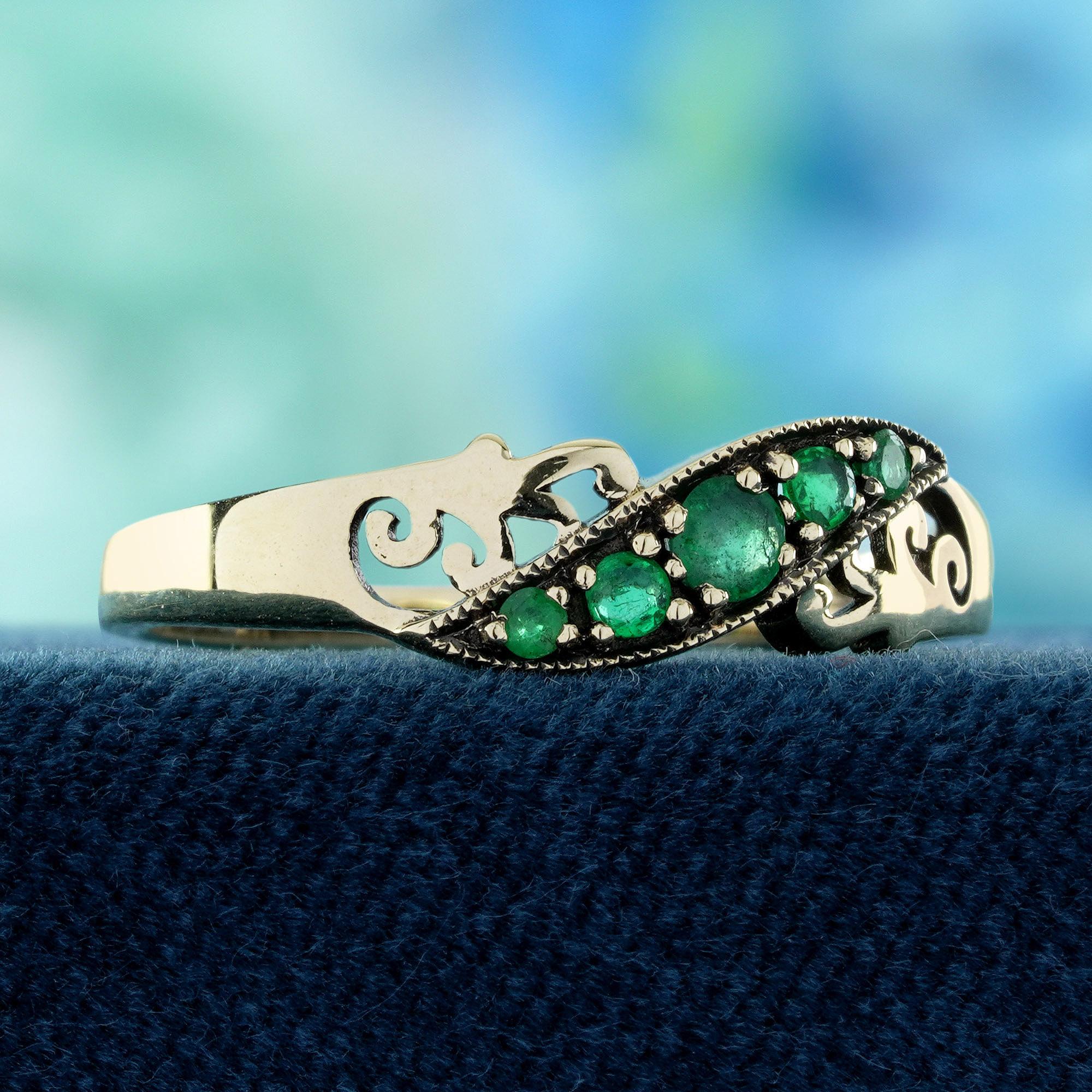 Edwardian 9K Yellow Gold Emerald Vintage Style Curved Ring For Sale