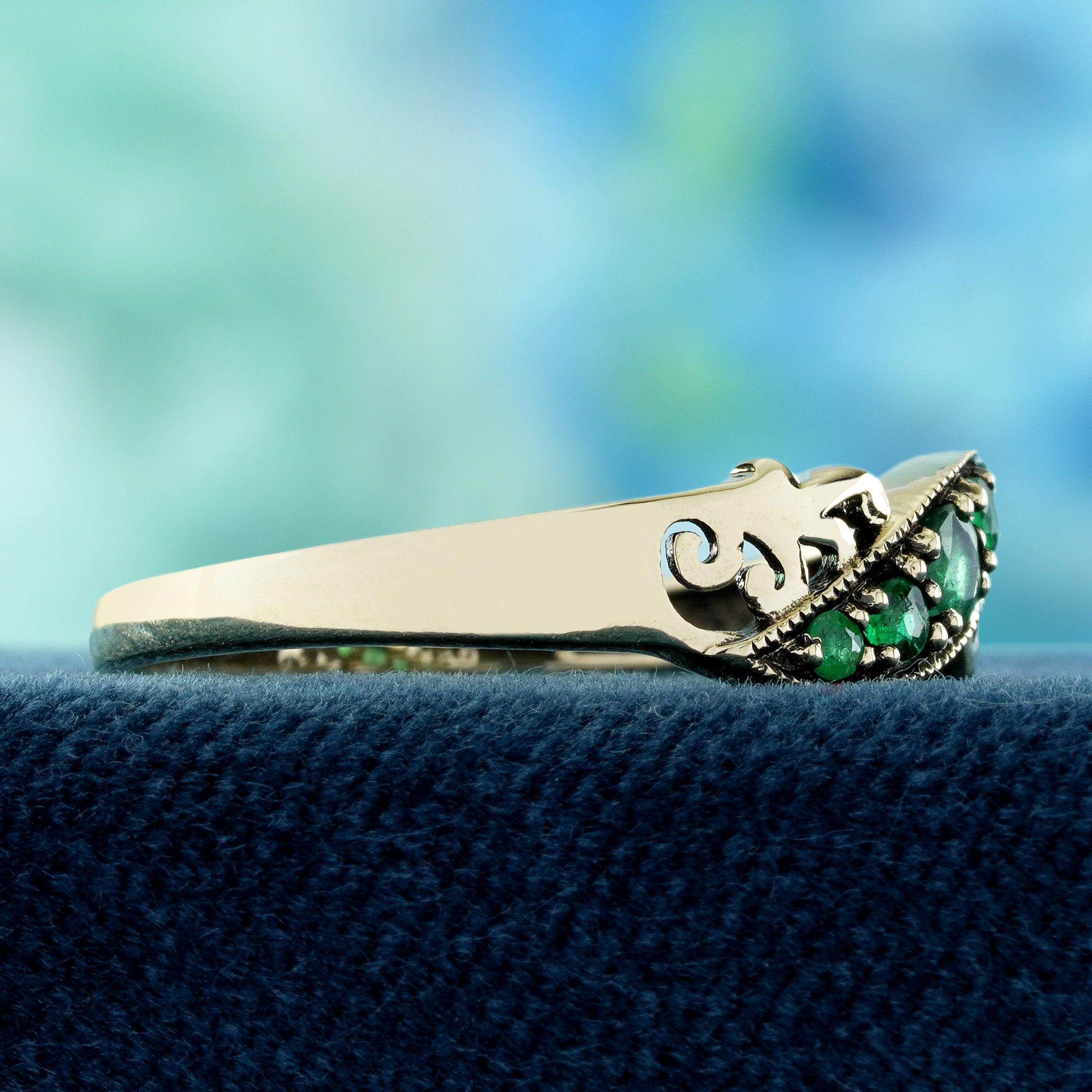 Round Cut 9K Yellow Gold Emerald Vintage Style Curved Ring For Sale