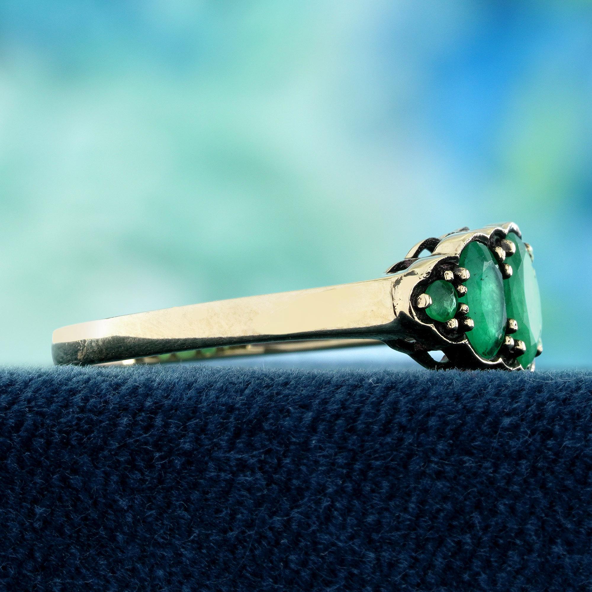 Round Cut 9K Yellow Gold Emerald Vintage Style Three Stone Ring For Sale