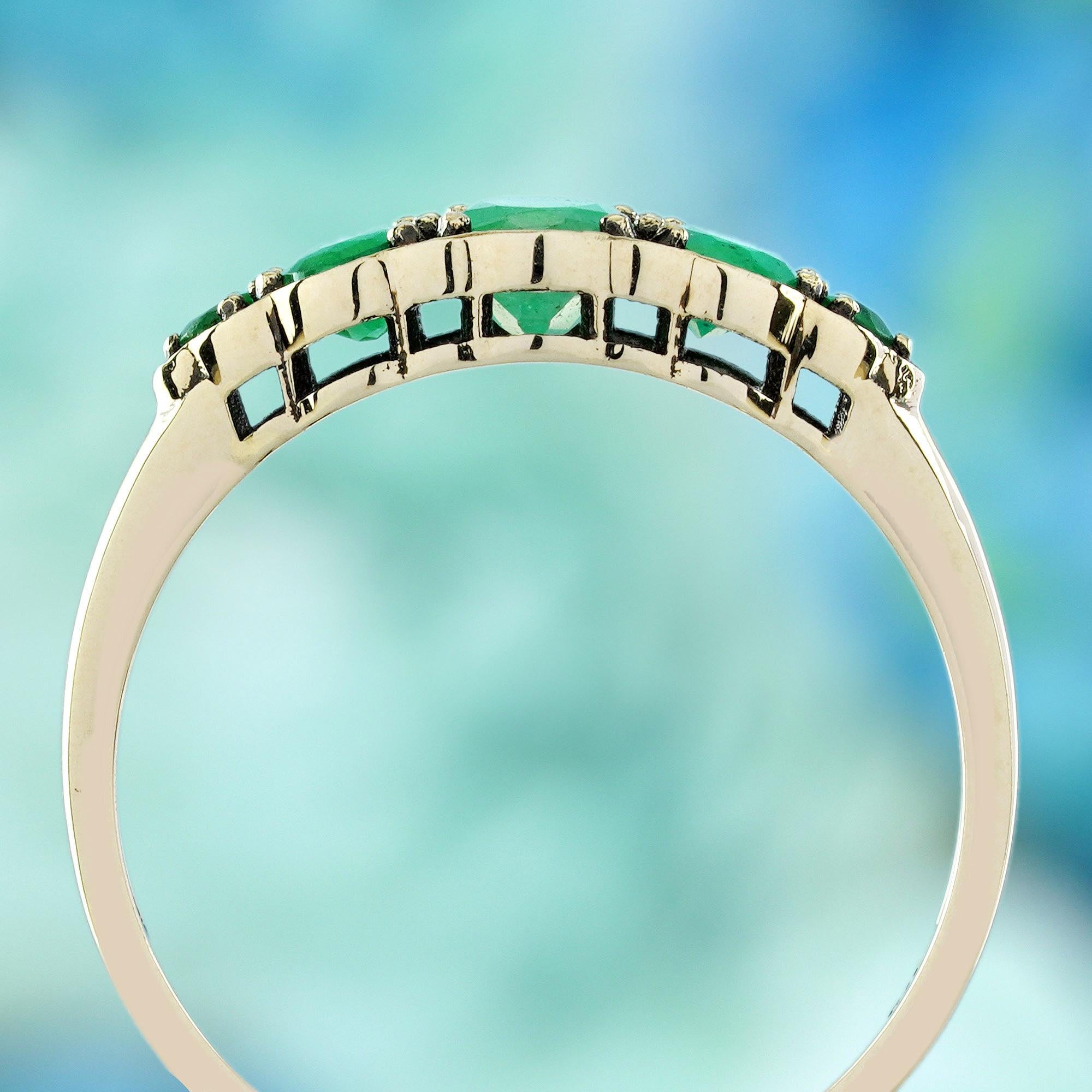 9K Yellow Gold Emerald Vintage Style Three Stone Ring In New Condition For Sale In Bangkok, TH