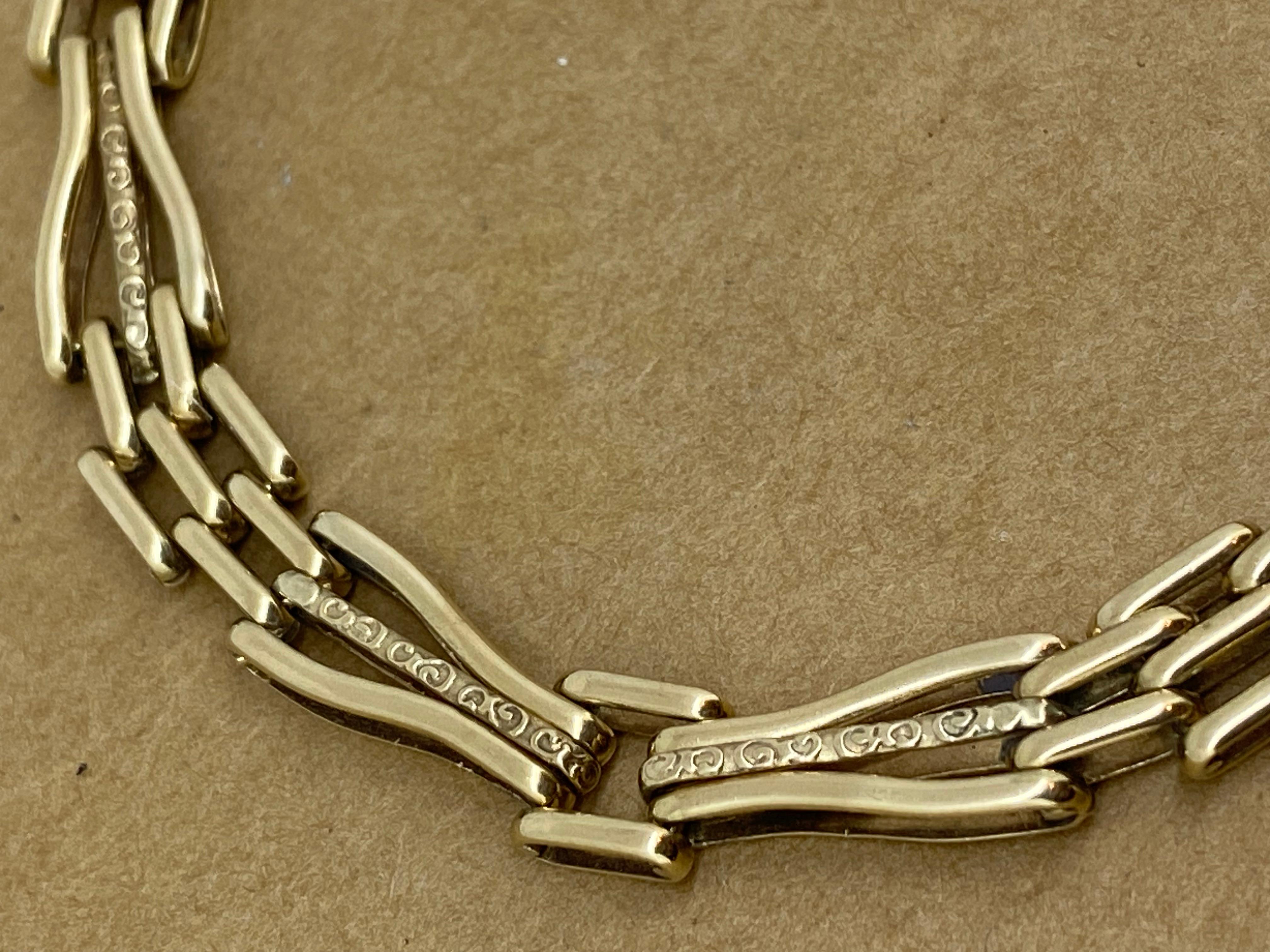 Bracelet en or jaune 9K avec cadenas finement gravé et maillons allongés Retro 1950's en vente 2
