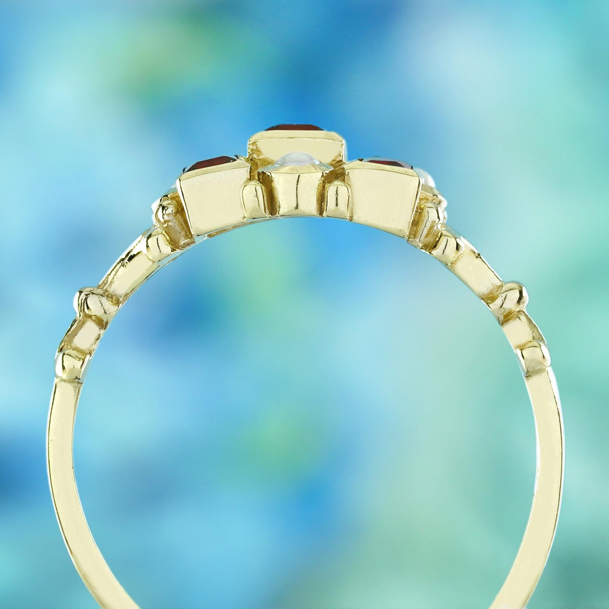 9K Gelbgold Granat und Perle Vintage Style Cluster Ring im Zustand „Neu“ im Angebot in Bangkok, TH