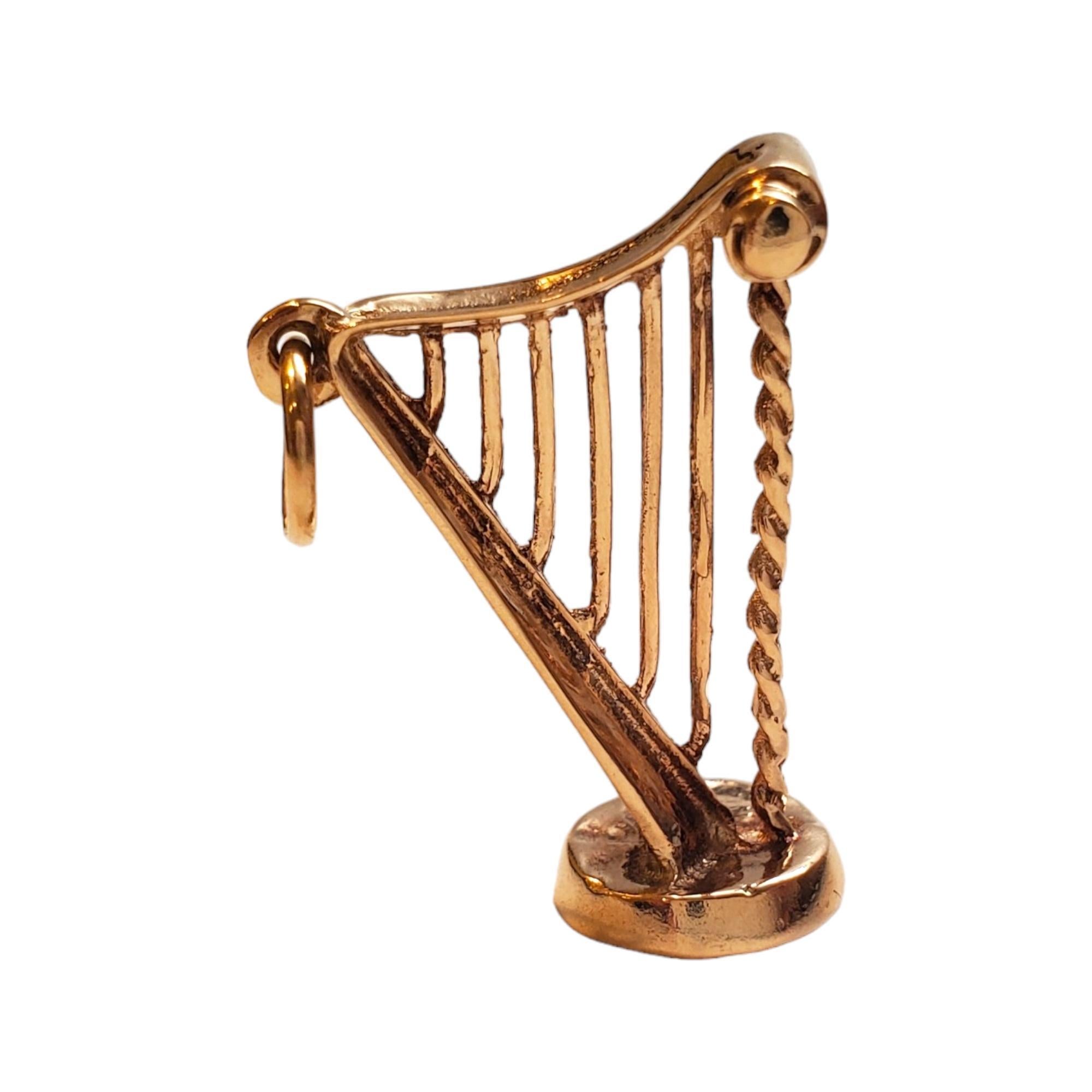 9K Yellow Gold Harp Charm #17996 In Good Condition For Sale In Washington Depot, CT