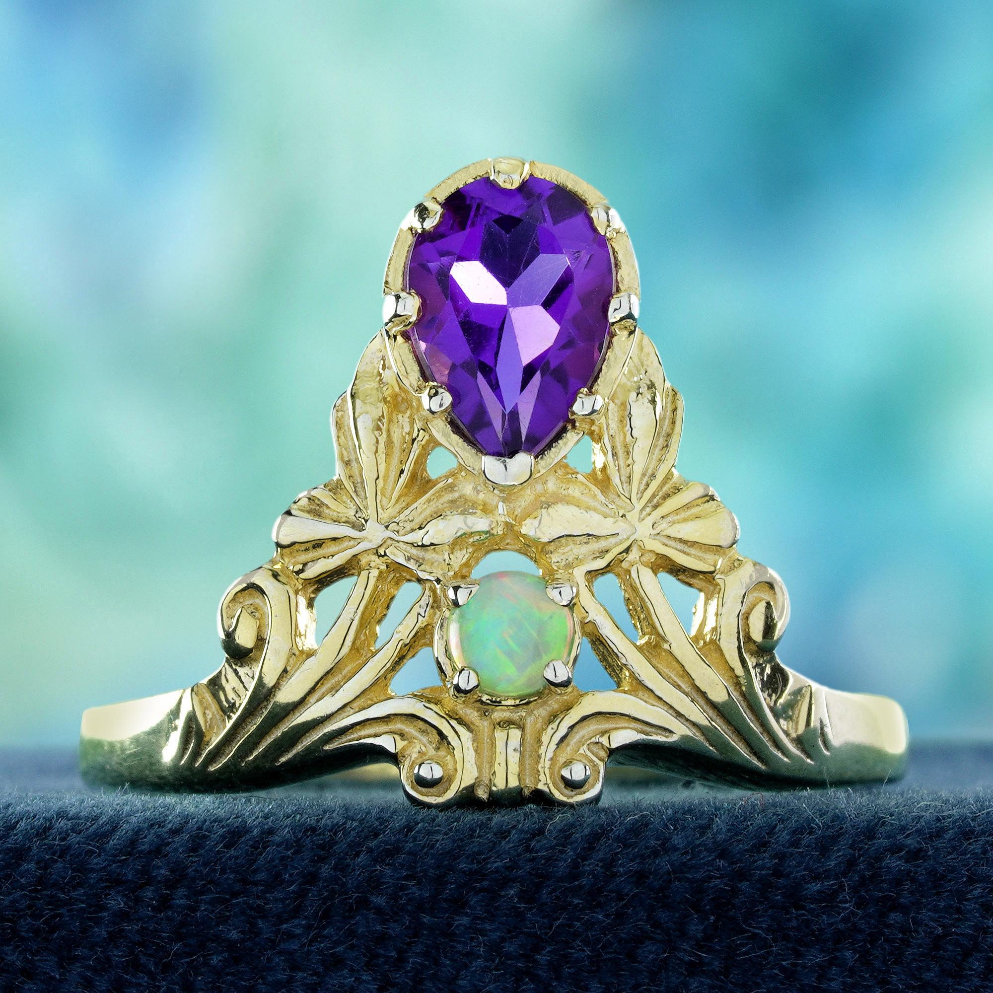 Ajoutez une touche royale à votre style avec cette bague cocktail de style vintage en améthyste naturelle et opale. Conçue en forme de couronne gracieuse, une riche améthyste trône fièrement au sommet, tandis qu'une opale ovale lumineuse repose