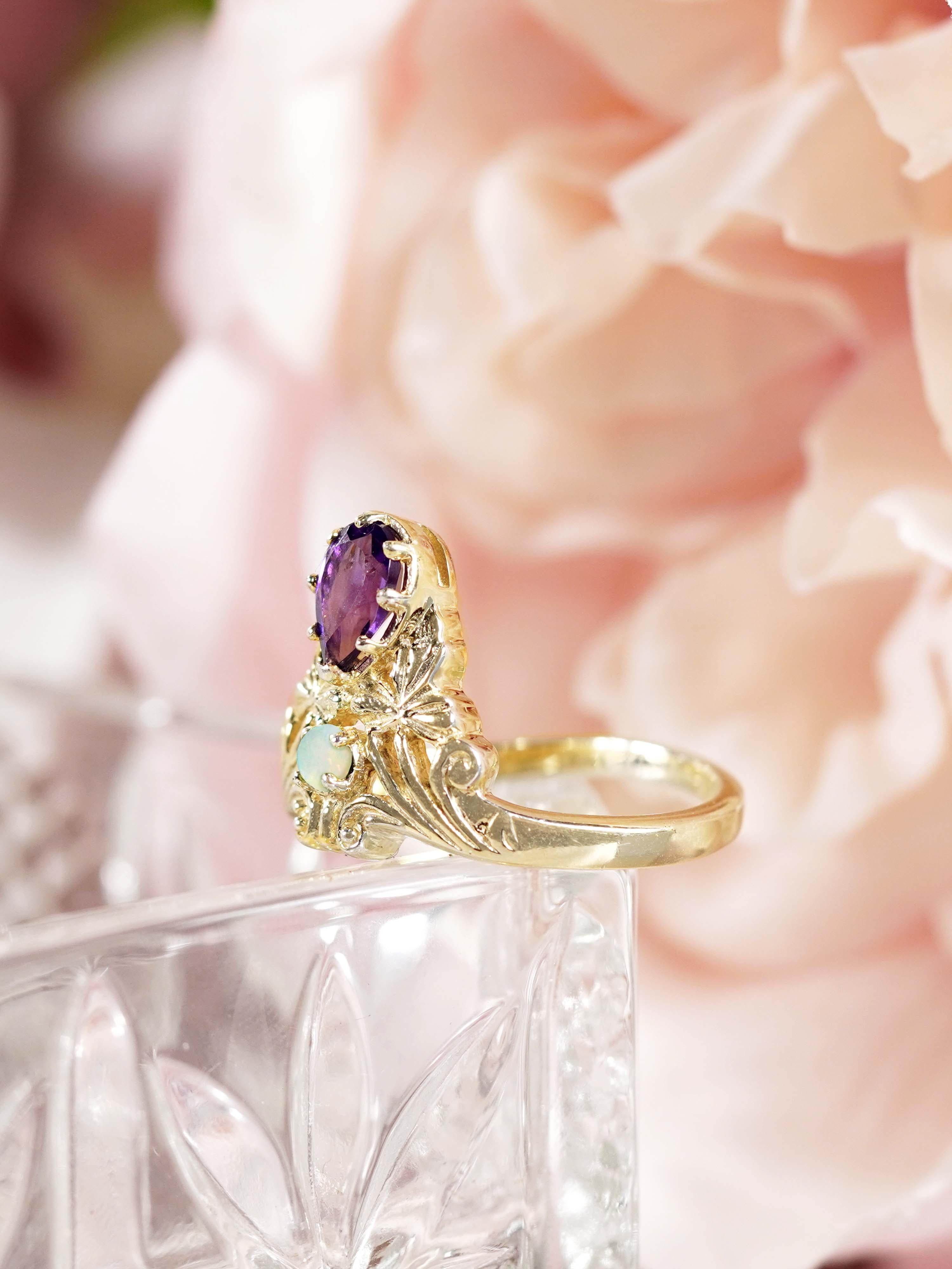 Bague de cocktail en or jaune 9K avec améthyste naturelle et opale de style vintage en vente 2