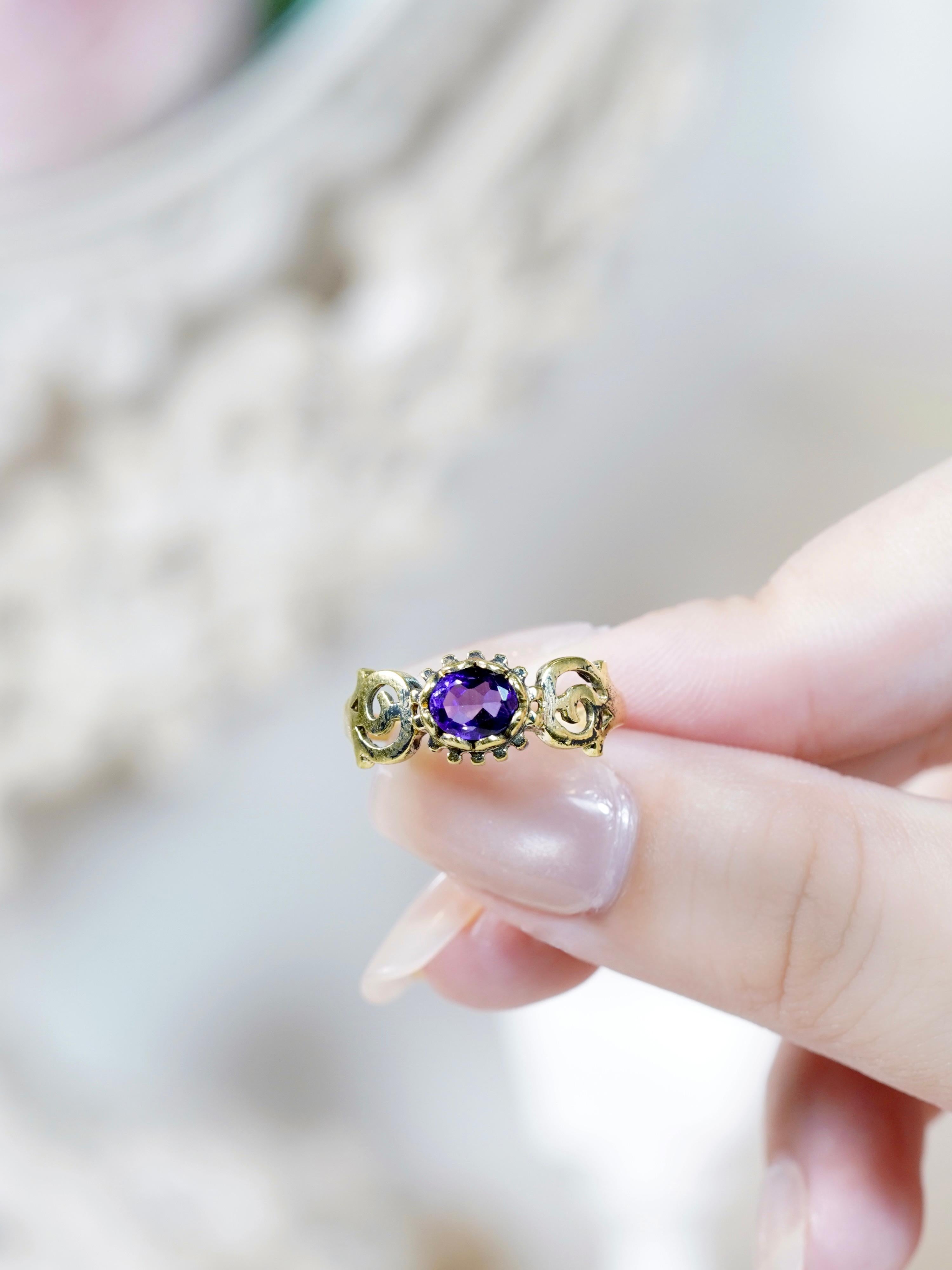 Anillo de oro amarillo de 9 quilates con amatista natural de estilo vintage y caña curva en venta 3
