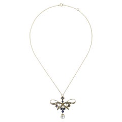 Collier en or jaune 9K avec perles et saphirs bleus naturels et nœuds de ruban de style vintage