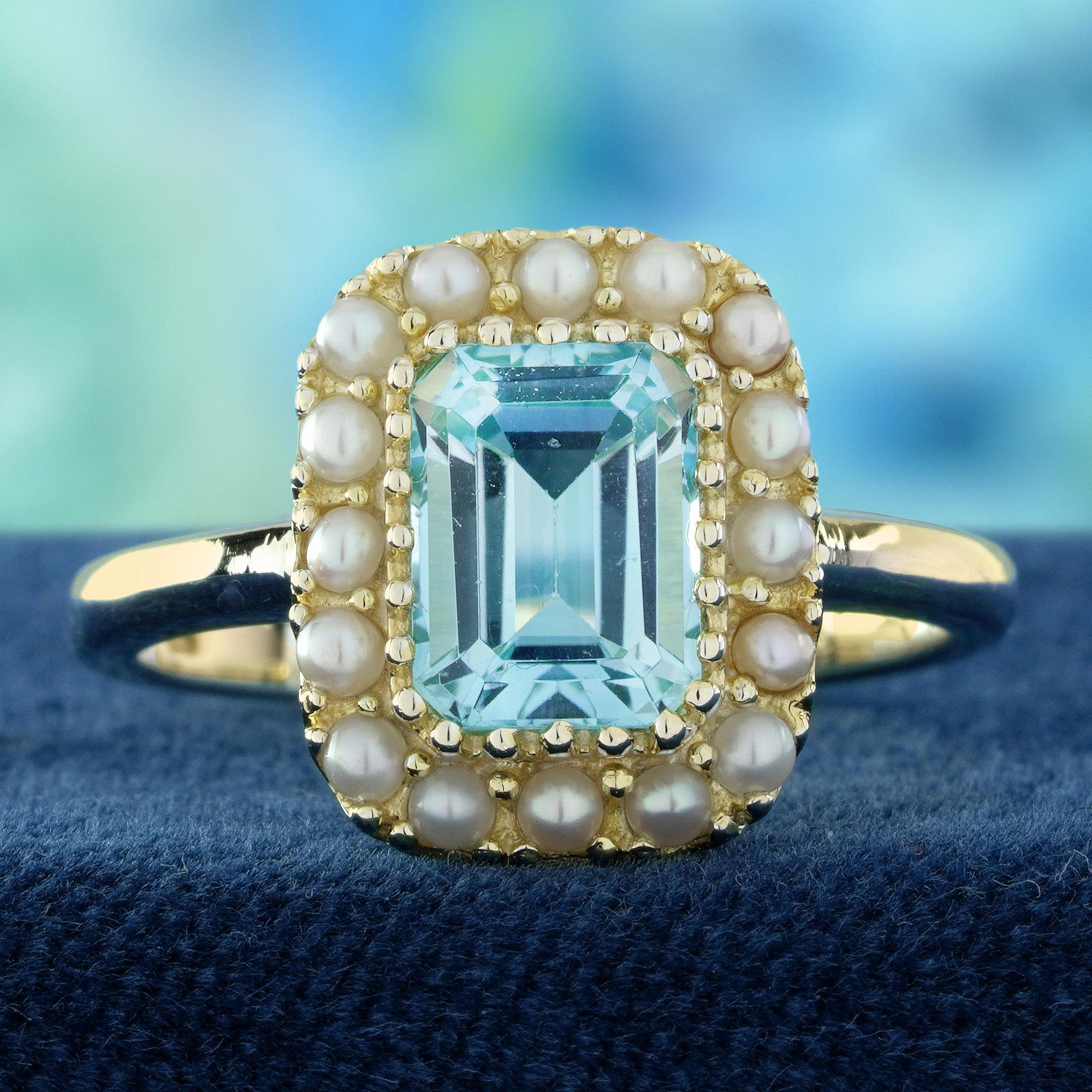 Une éblouissante topaze bleue de taille émeraude occupe le devant de la scène et brille d'un éclat frais et serein. Autour d'elle, des perles rondes créent un cadre gracieux, ajoutant un charme doux et intemporel au design. Le cadre d'inspiration