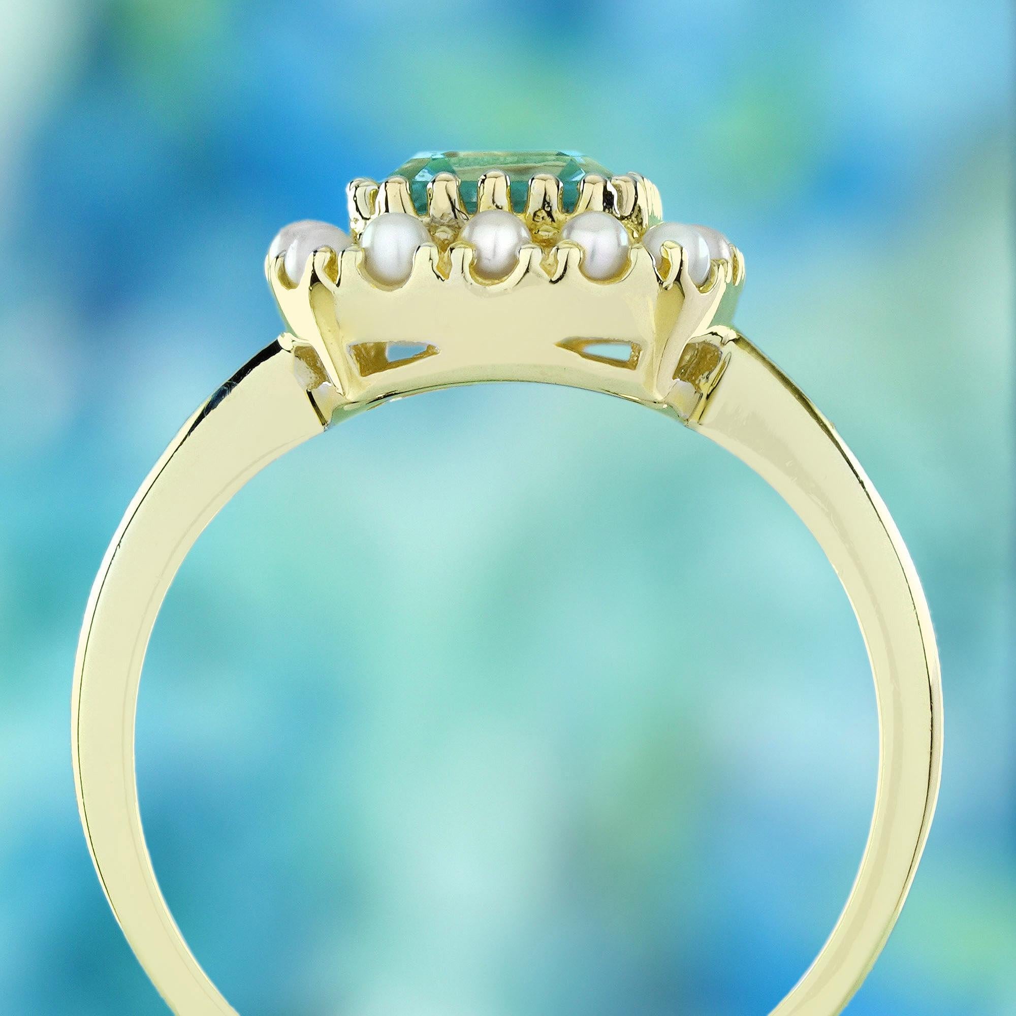 Bague de style vintage en or jaune 9K avec topaze bleue naturelle et halo de perles Neuf - En vente à Bangkok, TH