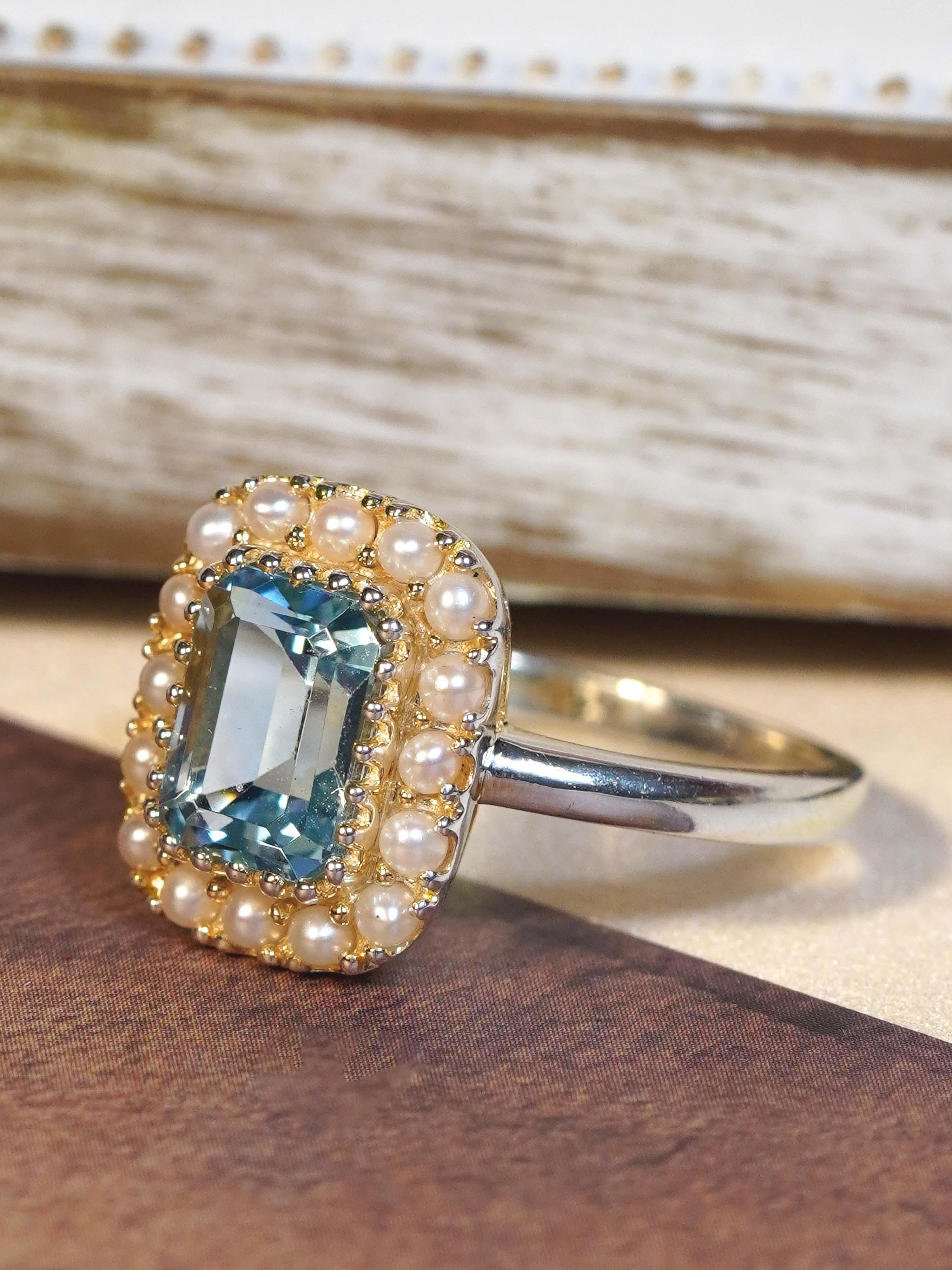 Bague de style vintage en or jaune 9K avec topaze bleue naturelle et halo de perles en vente 2