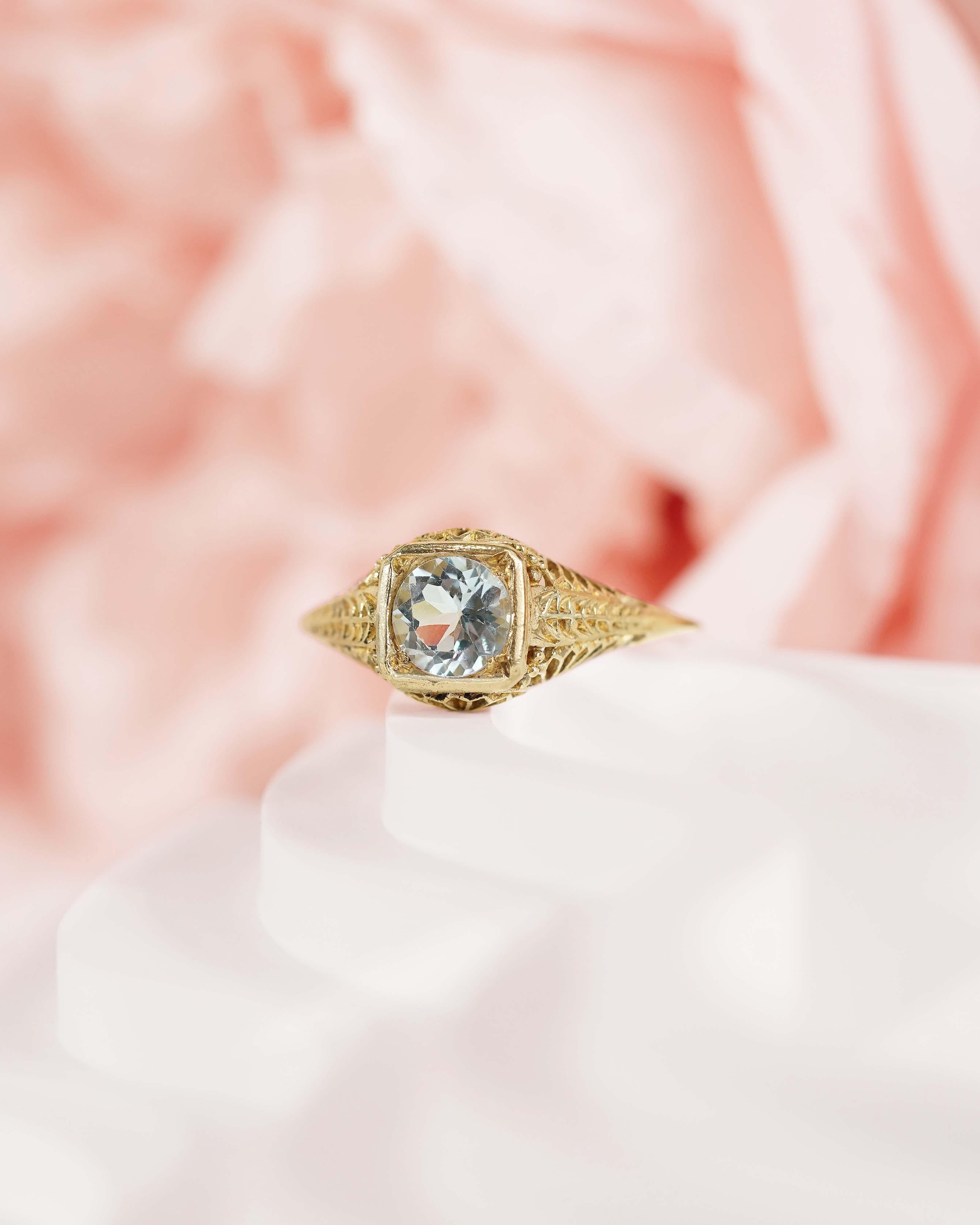 Filigrane en or jaune 9K avec topaze bleue naturelle, style vintage  Bague en vente 1