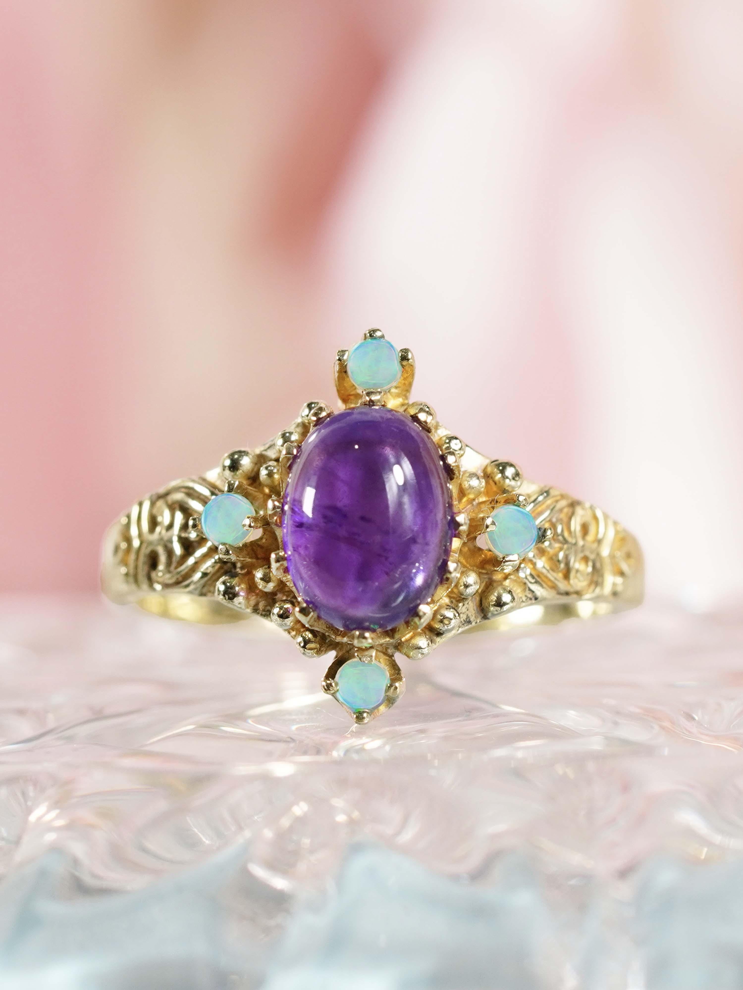 Bague en or jaune 9K avec améthyste cabochon naturelle et opale, style vintage en vente 2