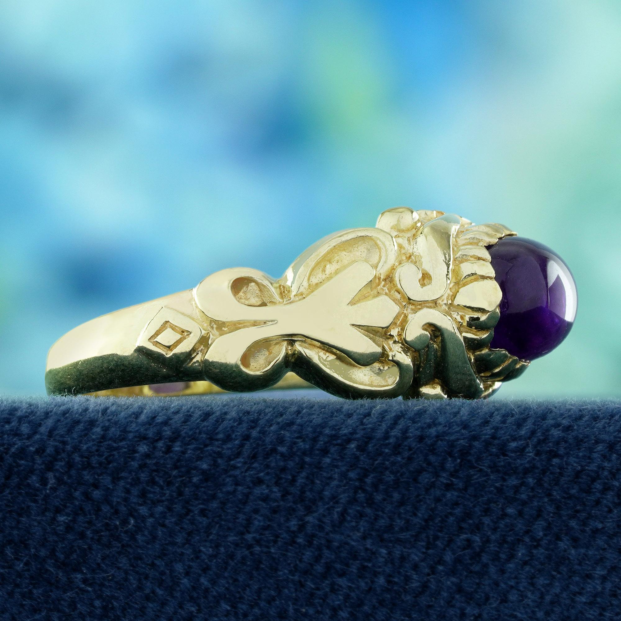 Taille ovale Bague en or jaune 9K avec cabochon naturel d'améthyste, style vintage et sculpté en vente