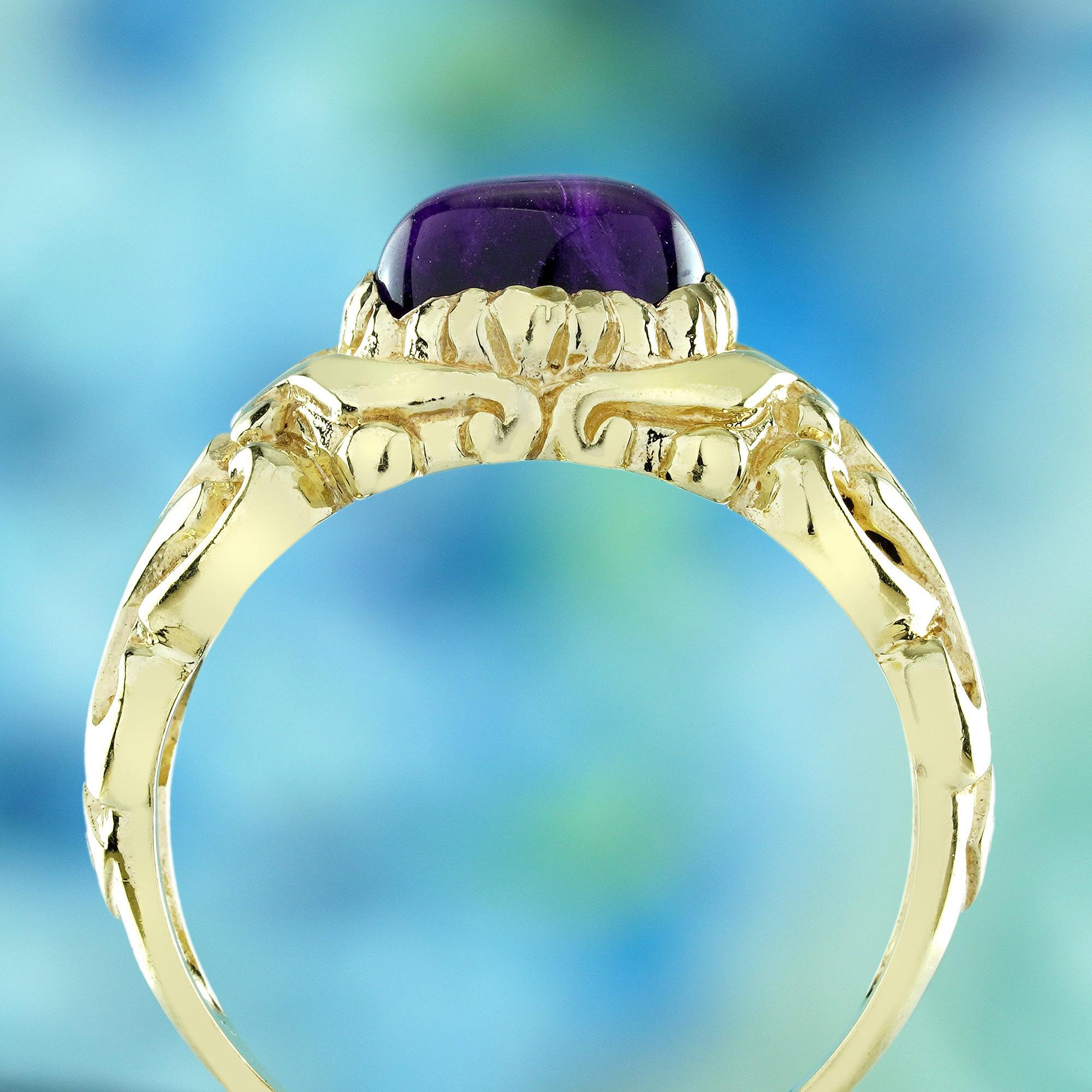 Bague en or jaune 9K avec cabochon naturel d'améthyste, style vintage et sculpté Neuf - En vente à Bangkok, TH