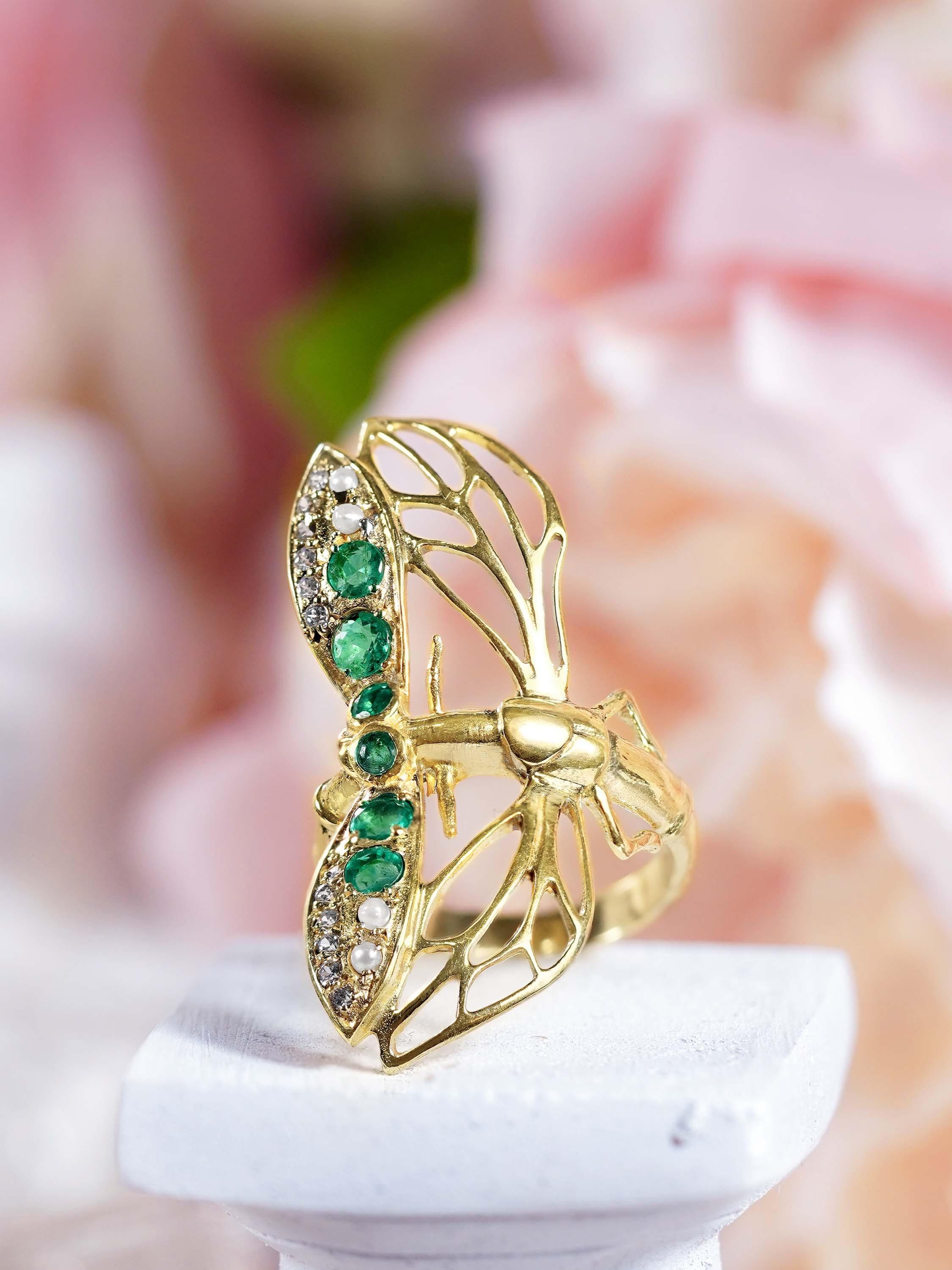 Bague libellule en or jaune 9K, émeraude naturelle, perle et diamant, style vintage en vente 1