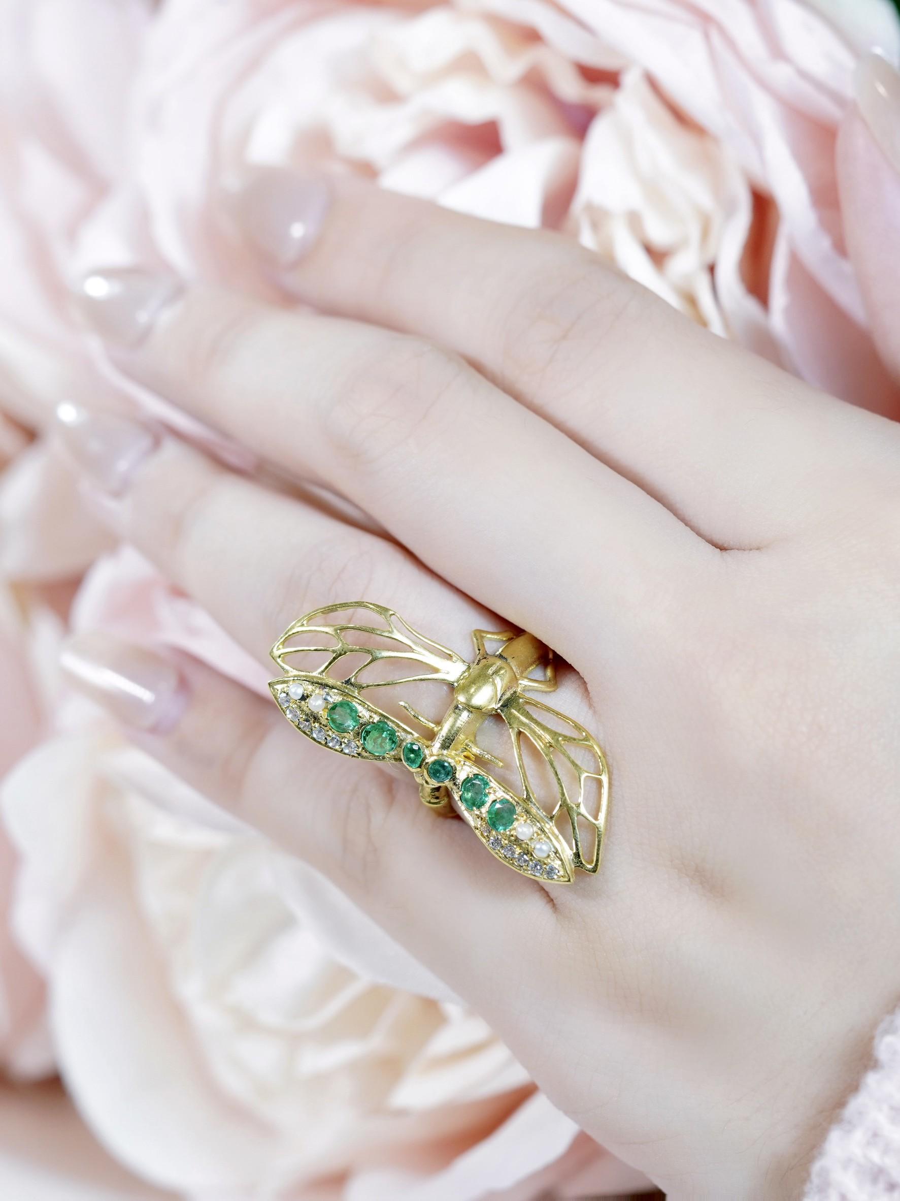 Bague libellule en or jaune 9K, émeraude naturelle, perle et diamant, style vintage en vente 2