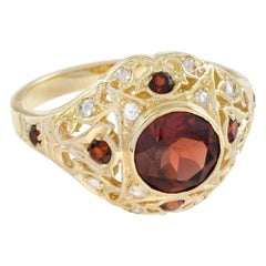 Bague dôme de style édouardien en or jaune 9K avec grenat naturel et diamants