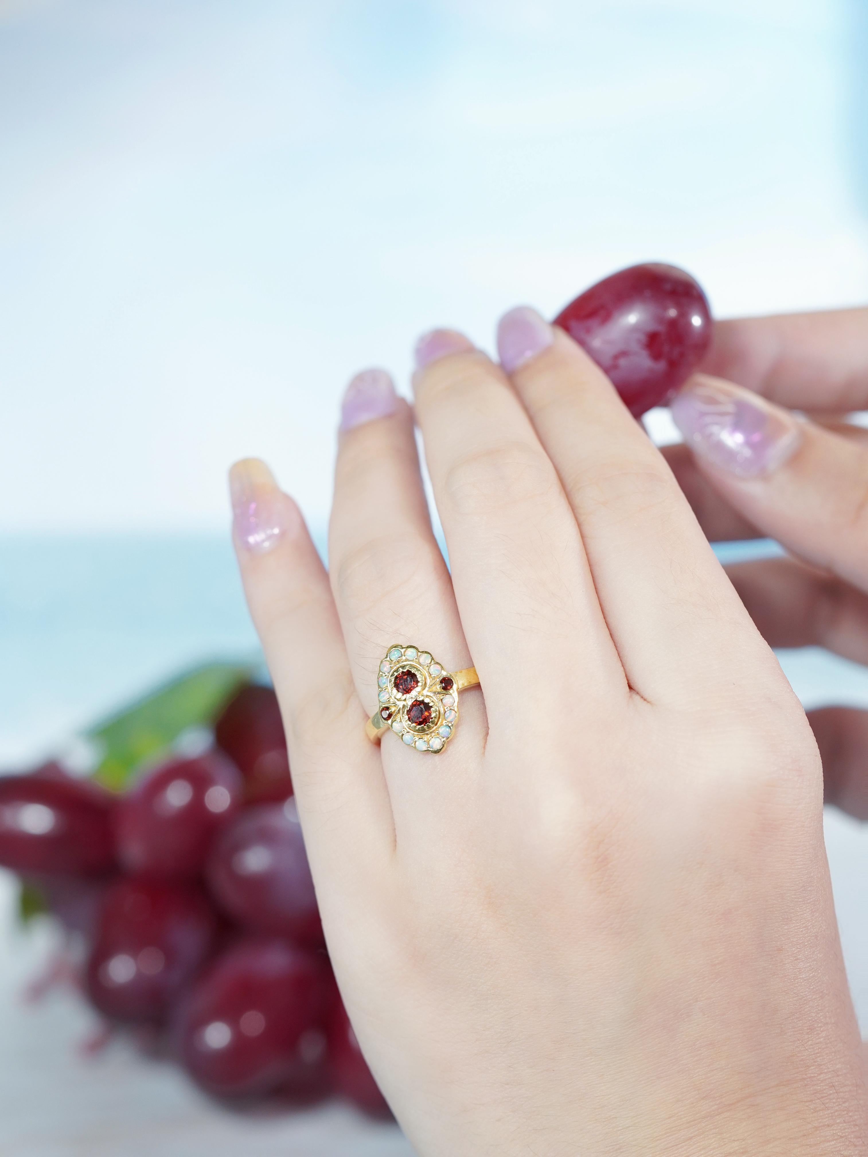 Boucle en or jaune 9K, grenat naturel et opale, style vintage  Bague en vente 1
