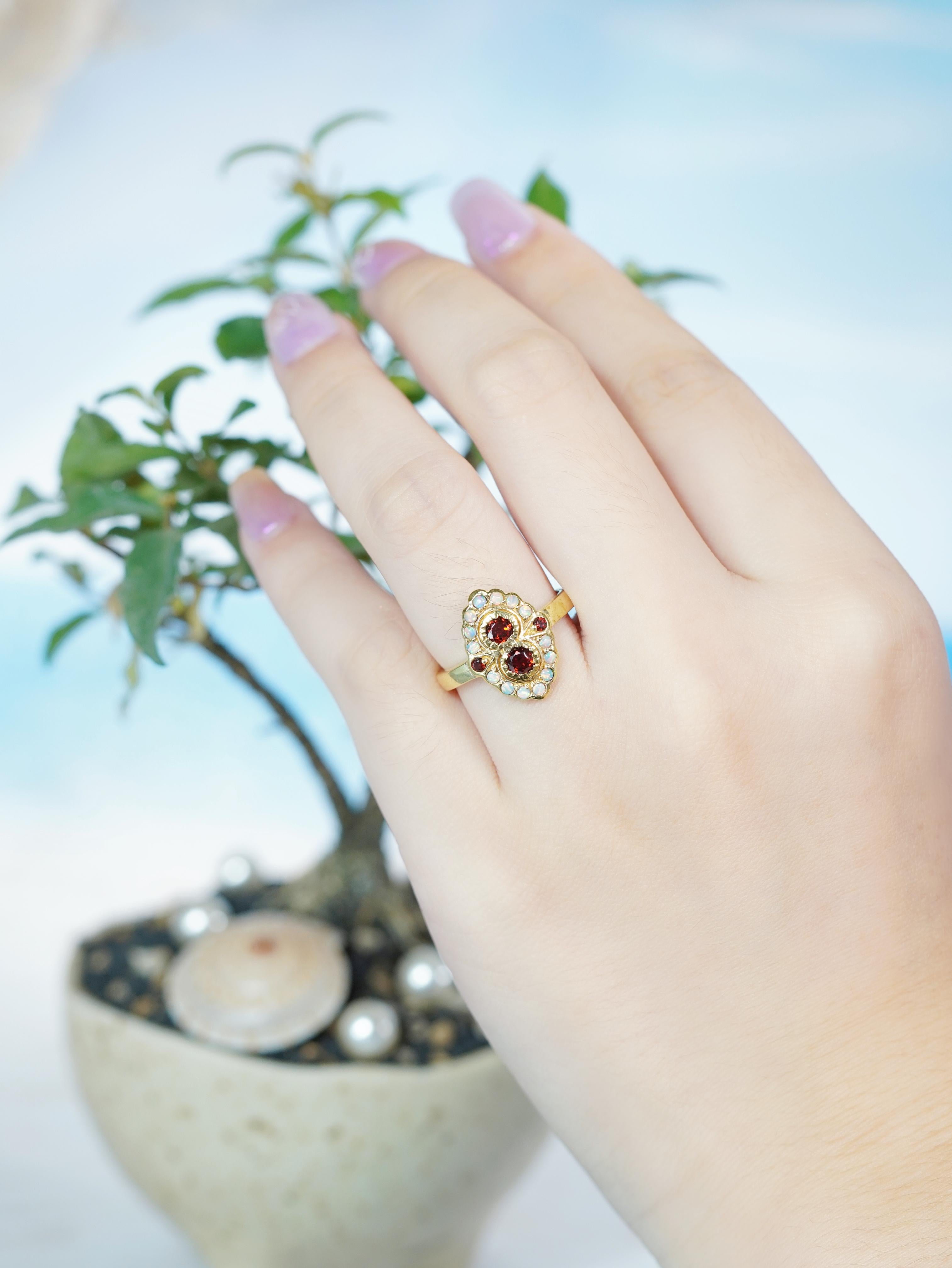 Boucle en or jaune 9K, grenat naturel et opale, style vintage  Bague en vente 2