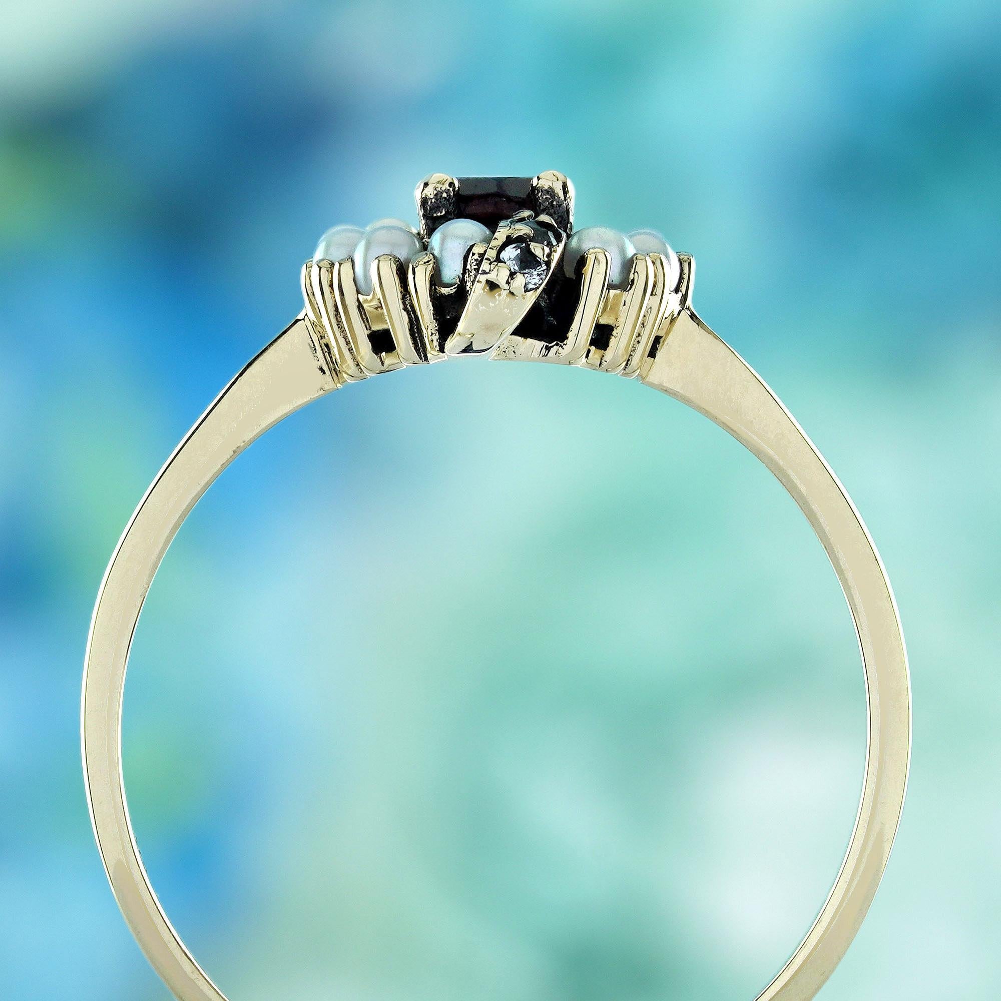Anillo Estilo Vintage de Oro Amarillo de 9 K Perla Granate Natural y Topacio Blanco en Nuevo estado para la venta en Bangkok, TH