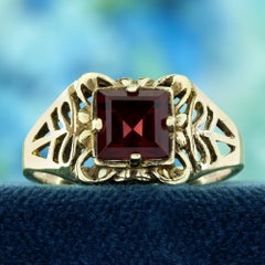 9K Yellow Gold Natural Garnet Vintage Style Filigree  Ring
