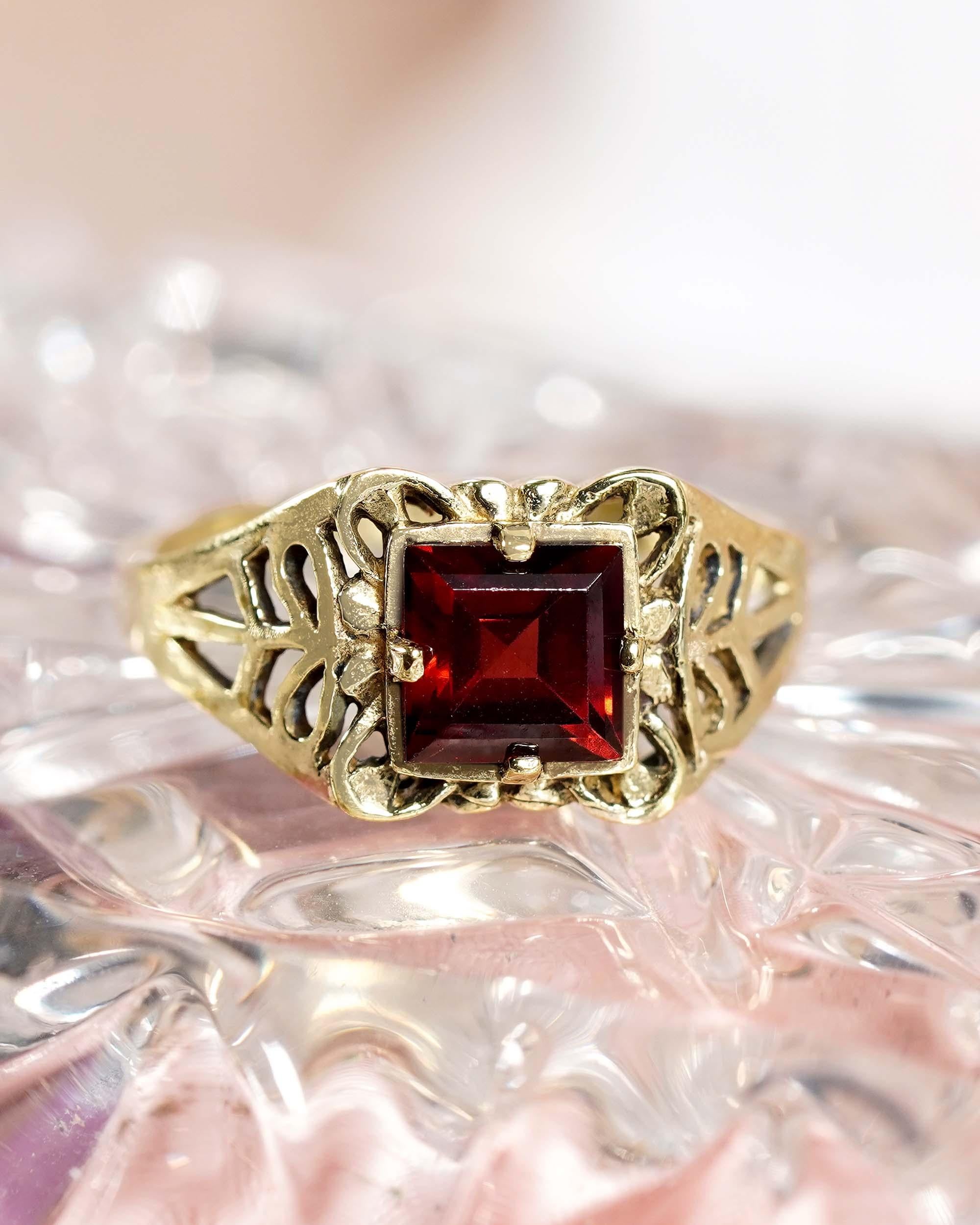 9K Gelbgold Natürlicher Granat Vintage Style Filigran  Ring im Angebot 1