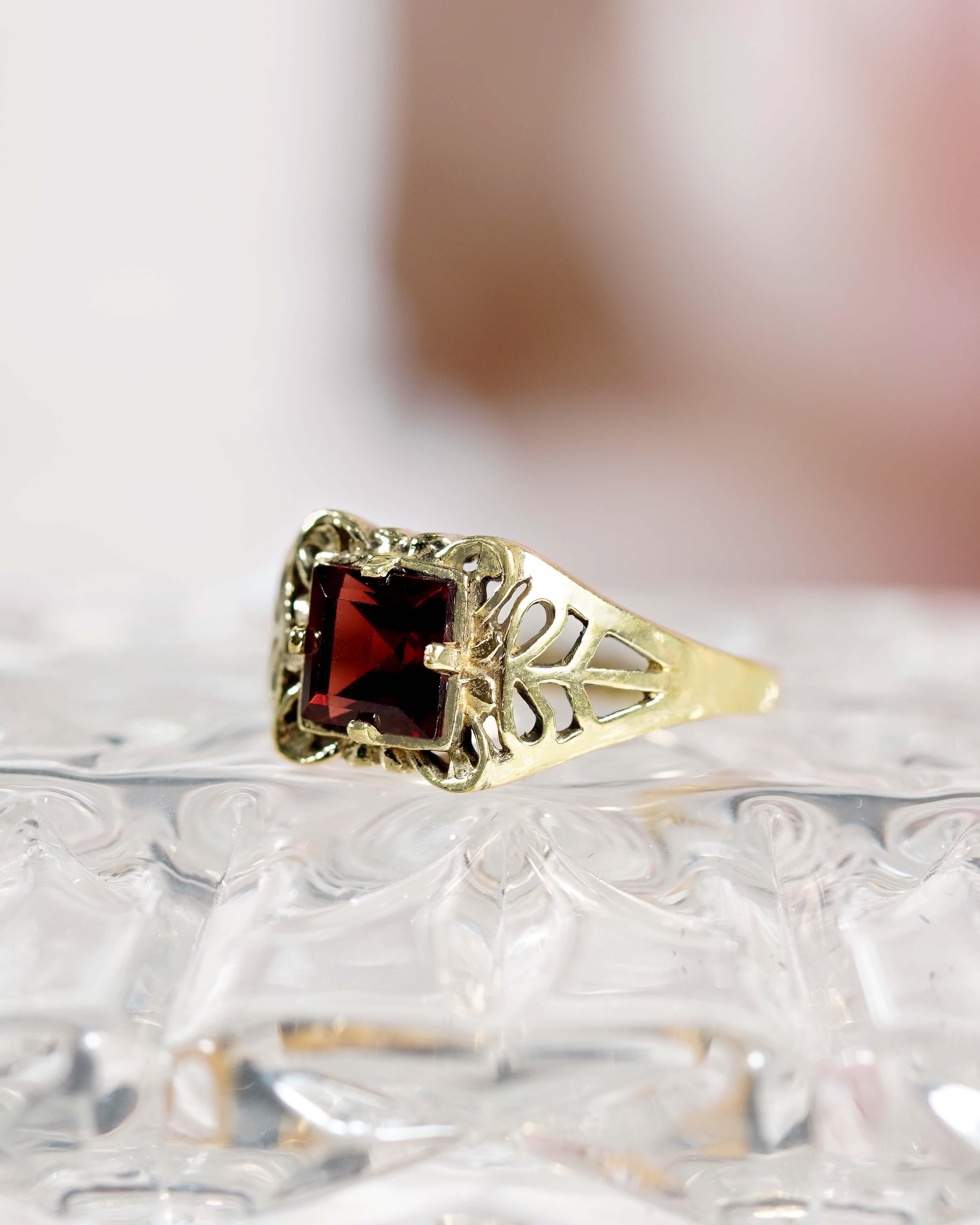 9K Gelbgold Natürlicher Granat Vintage Style Filigran  Ring im Angebot 2