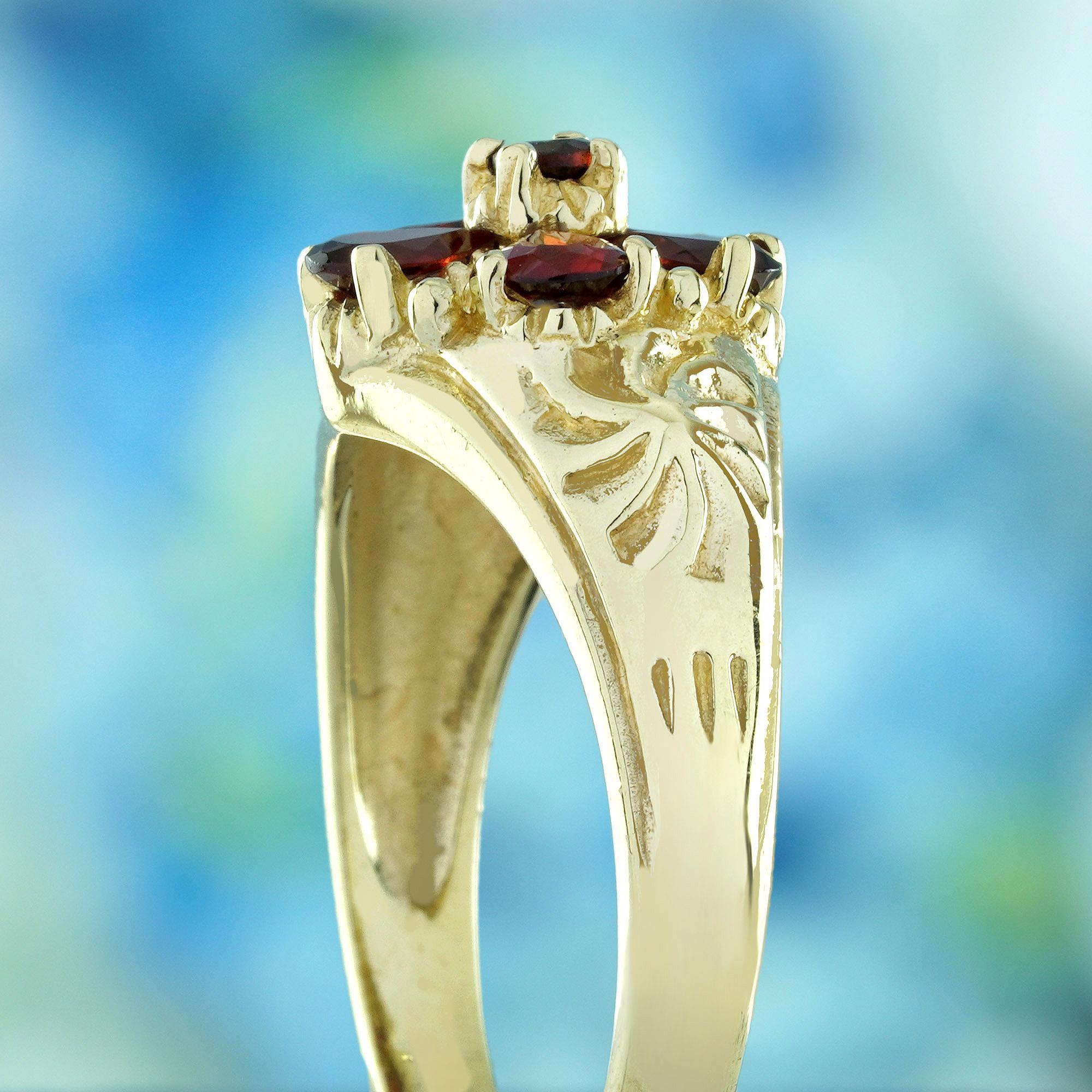 9K Gelbgold Natürlicher Granat Vintage Style Floral Cluster  Geschnitzter Ring Damen im Angebot