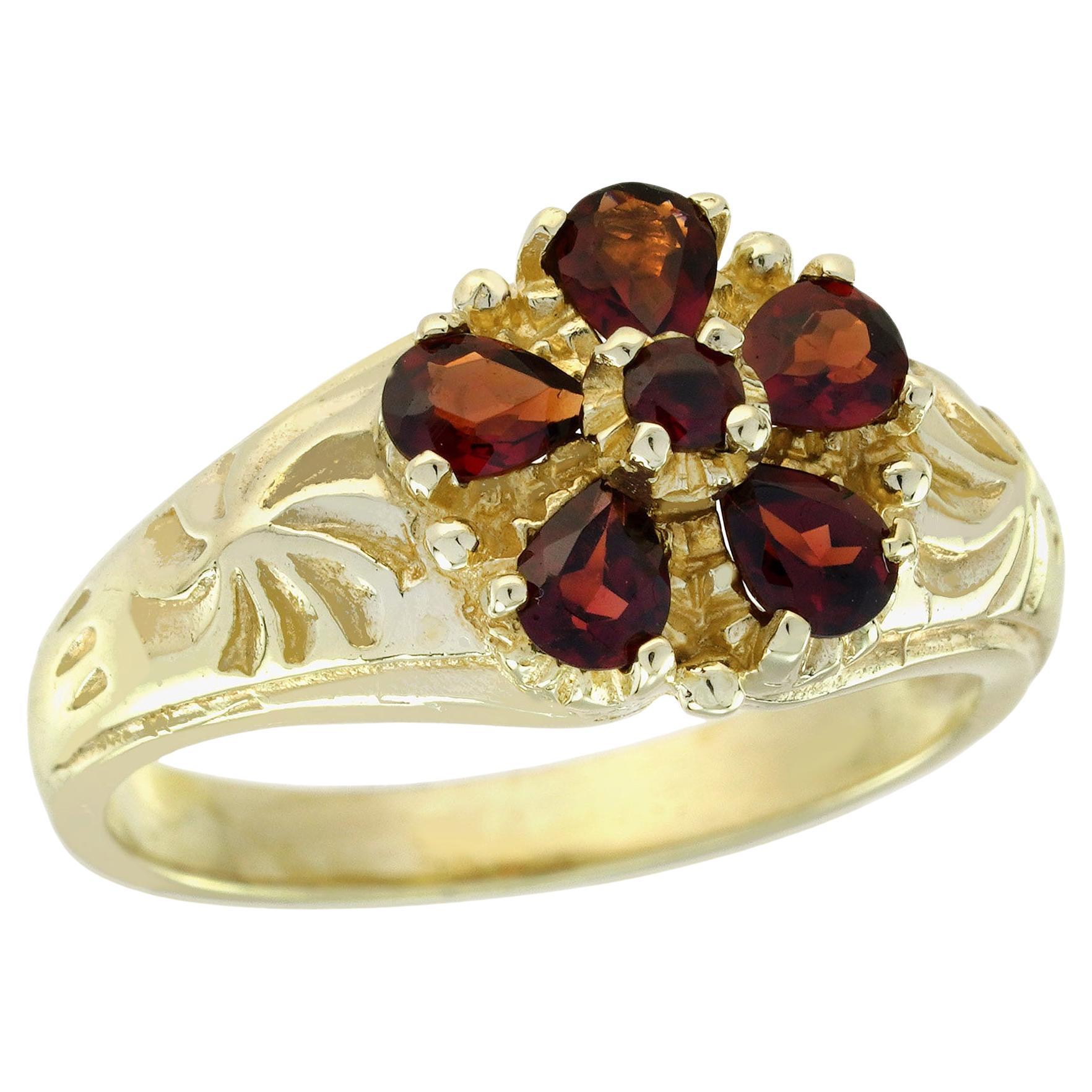 Grappolo floreale in oro giallo 9K con granato naturale in stile vintage  Anello intagliato