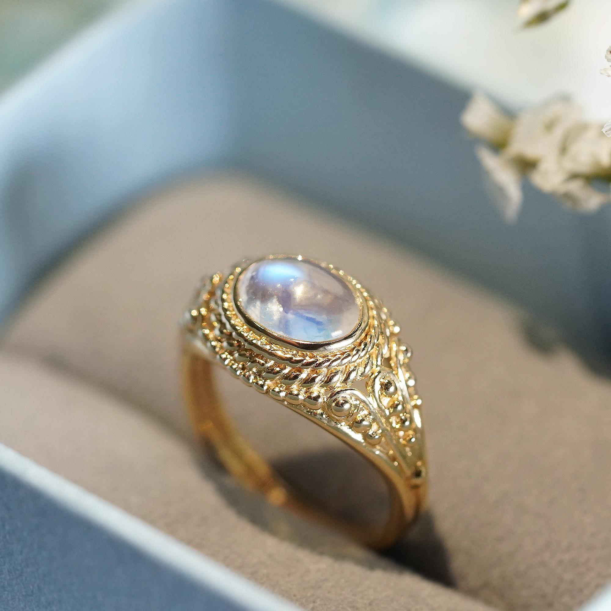 9K Yellow Gold Natural Moonstone Vintage Style Rope Ring For Sale 3