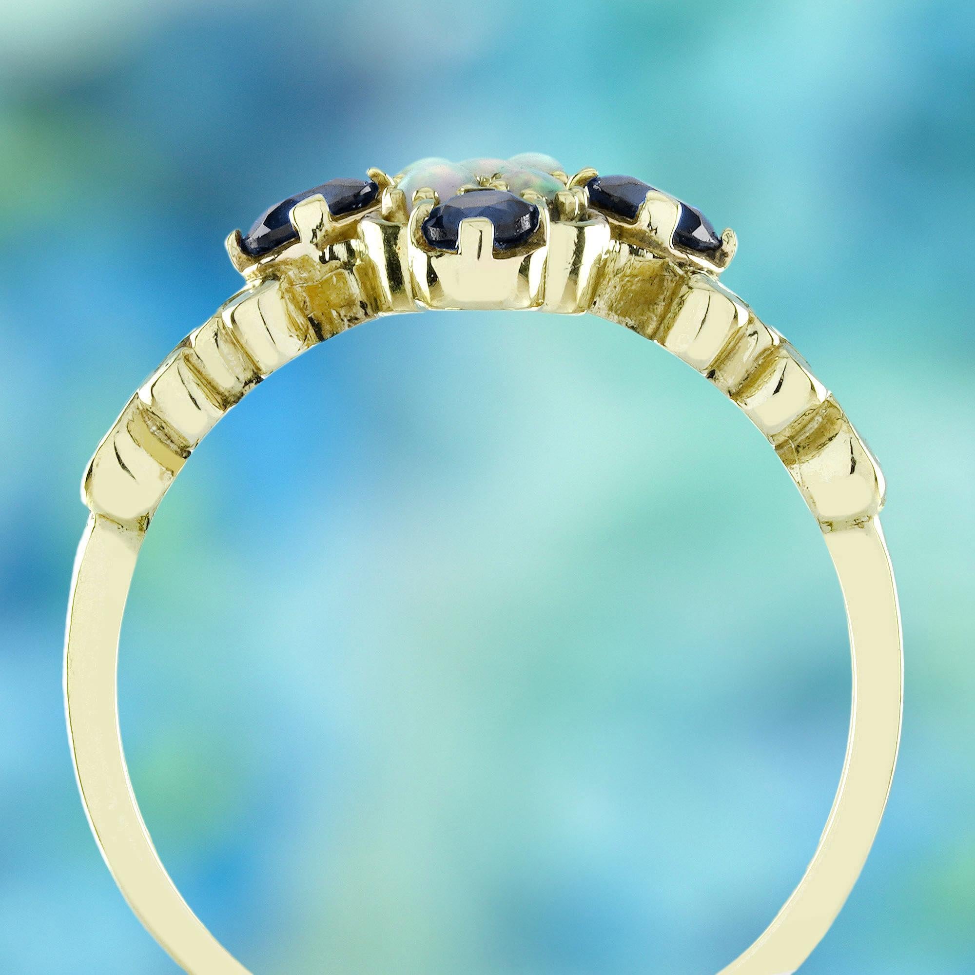 Anello a grappolo in oro giallo 9K con opale naturale e zaffiro blu in stile vintage In condizioni Nuovo in vendita a Bangkok, TH