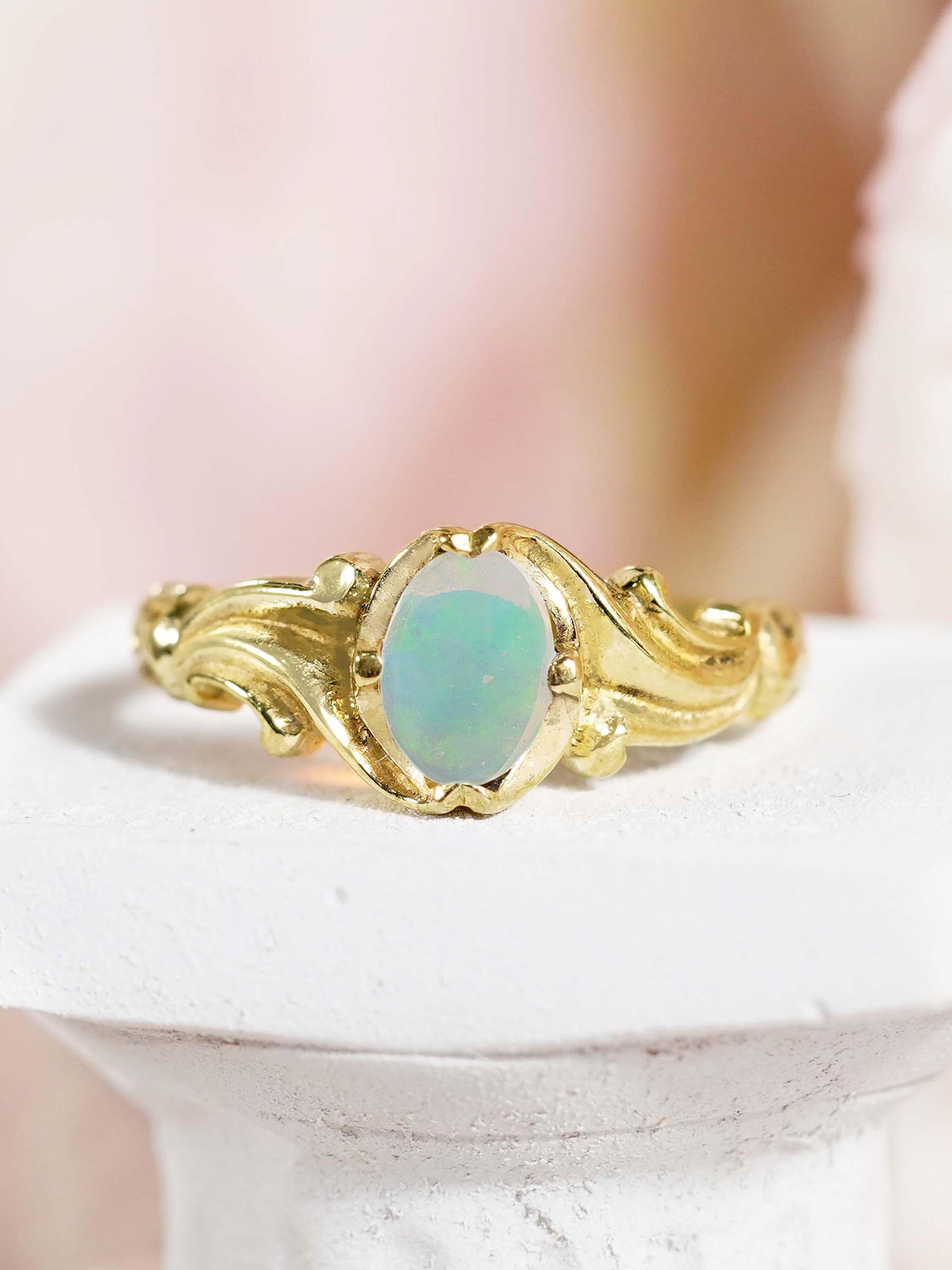 Anillo solitario estilo vintage de ópalo natural de oro amarillo de 9 quilates en venta 1