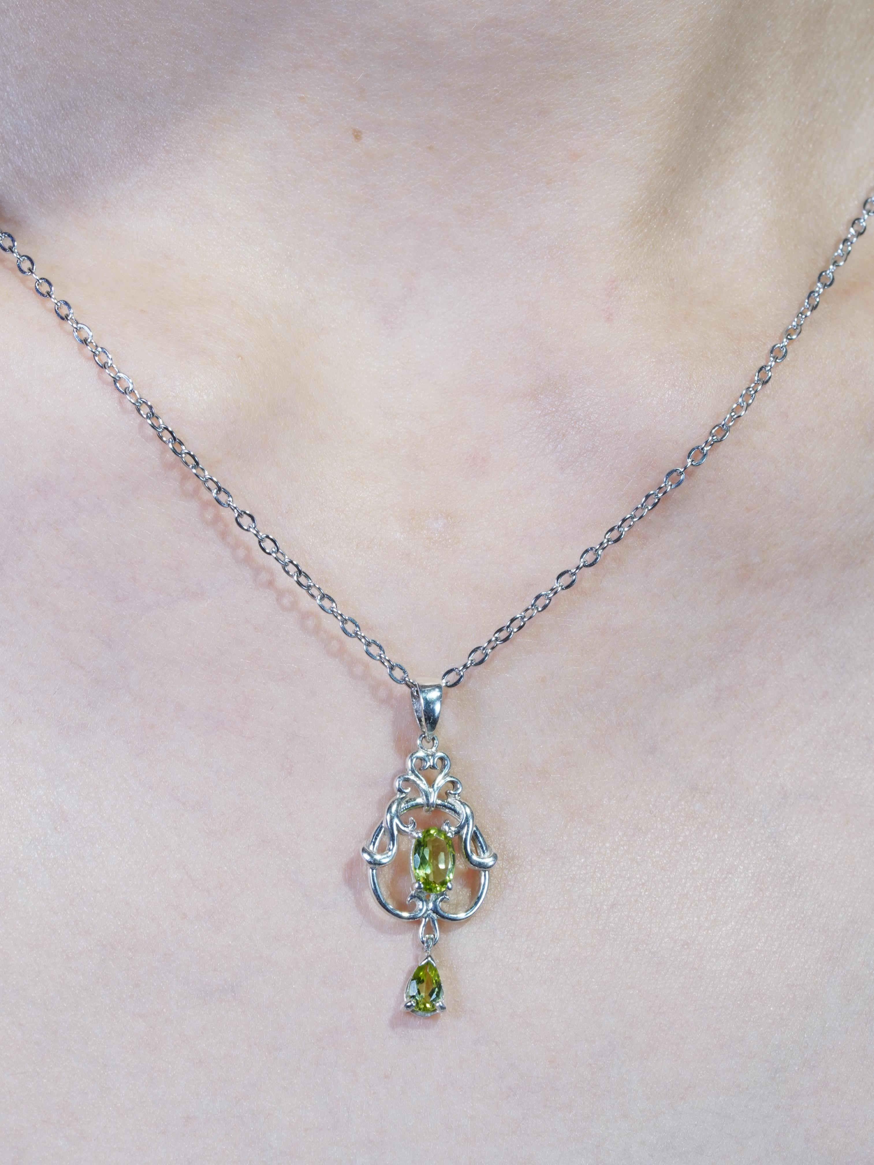 9K Yellow Gold Natural Peridot Victorian Style Pendant For Sale 3