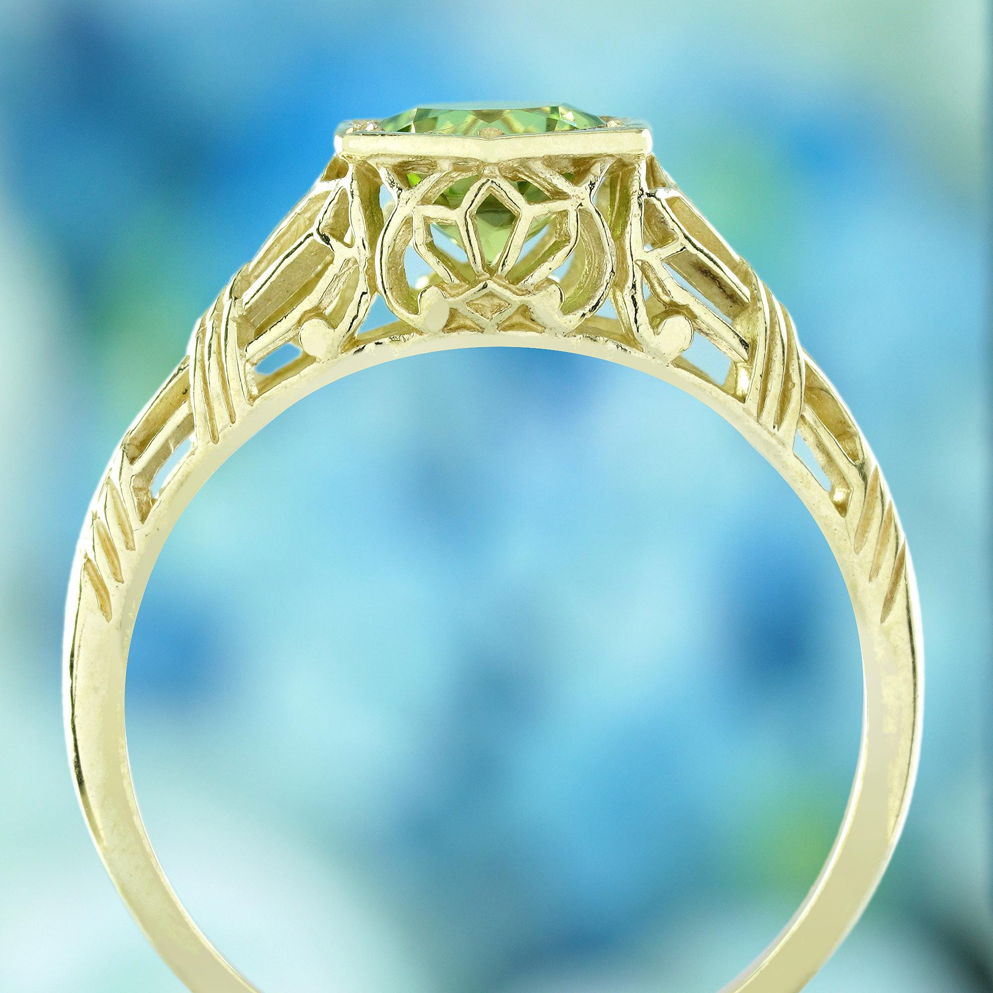 Anello in oro giallo 9K con peridoto naturale in stile filigrana vintage In condizioni Nuovo in vendita a Bangkok, TH
