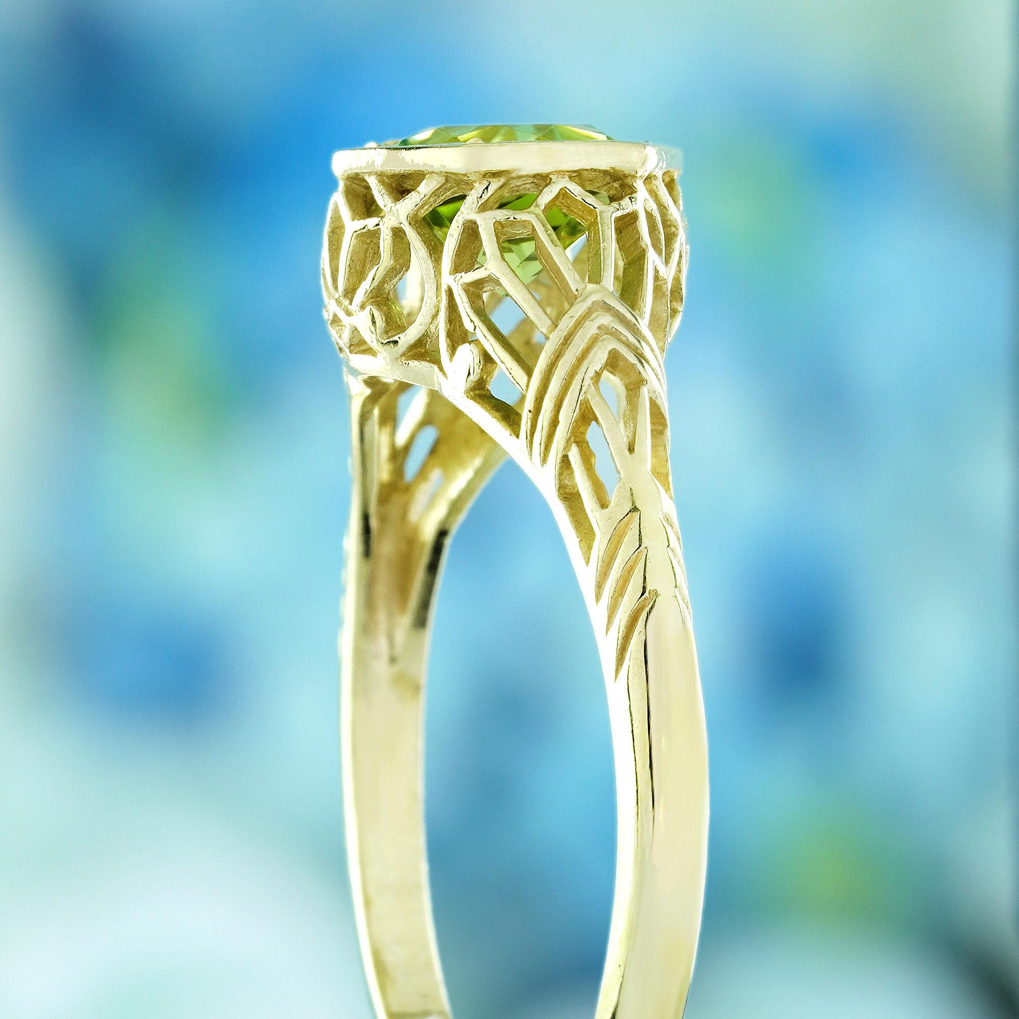 Donna Anello in oro giallo 9K con peridoto naturale in stile filigrana vintage in vendita