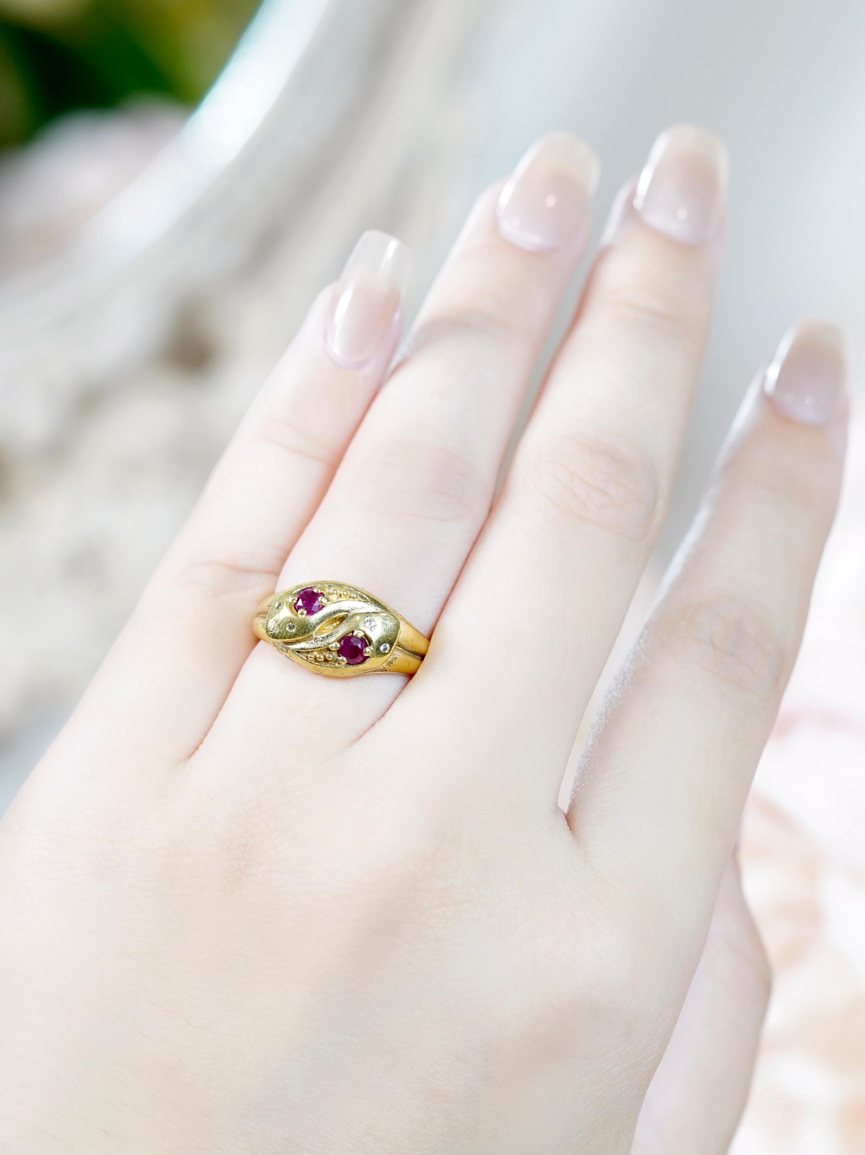Bague à deux pierres en or jaune 9K, rubis naturel et diamant, style vintage en vente 5