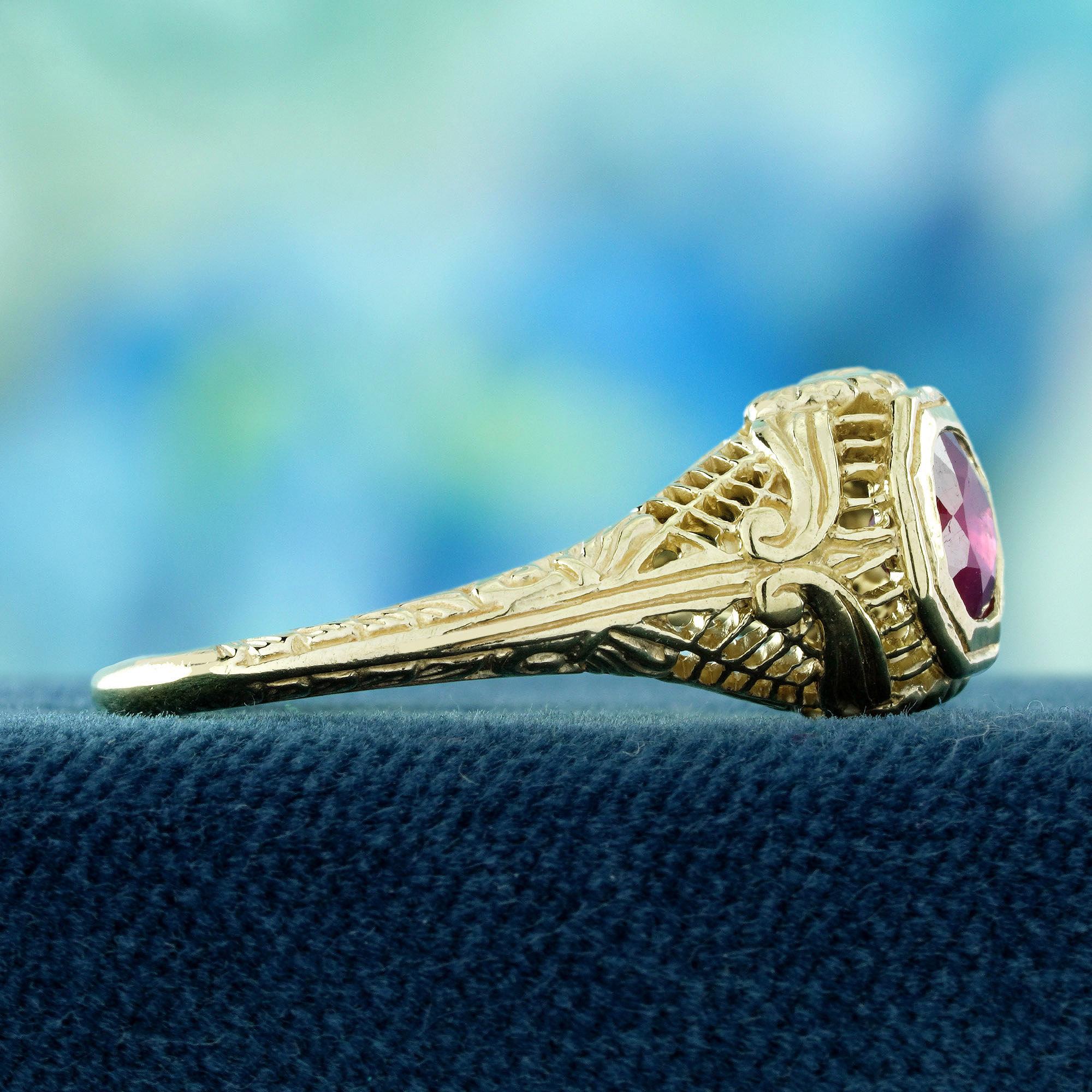 Taglio rotondo Anello in oro giallo 9K con rubino naturale in stile filigrana vintage in vendita