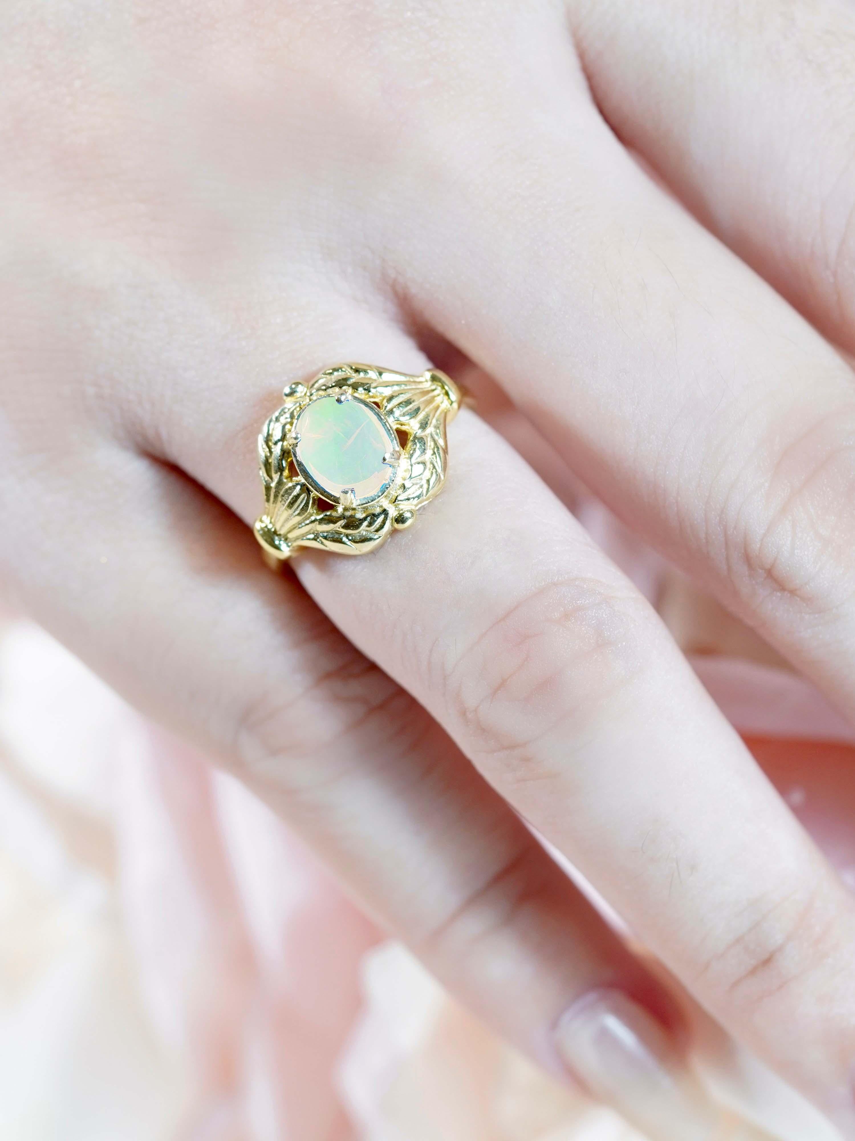 Anillo de cóctel estilo vintage con ópalo ovalado de oro amarillo de 9 quilates en venta 3