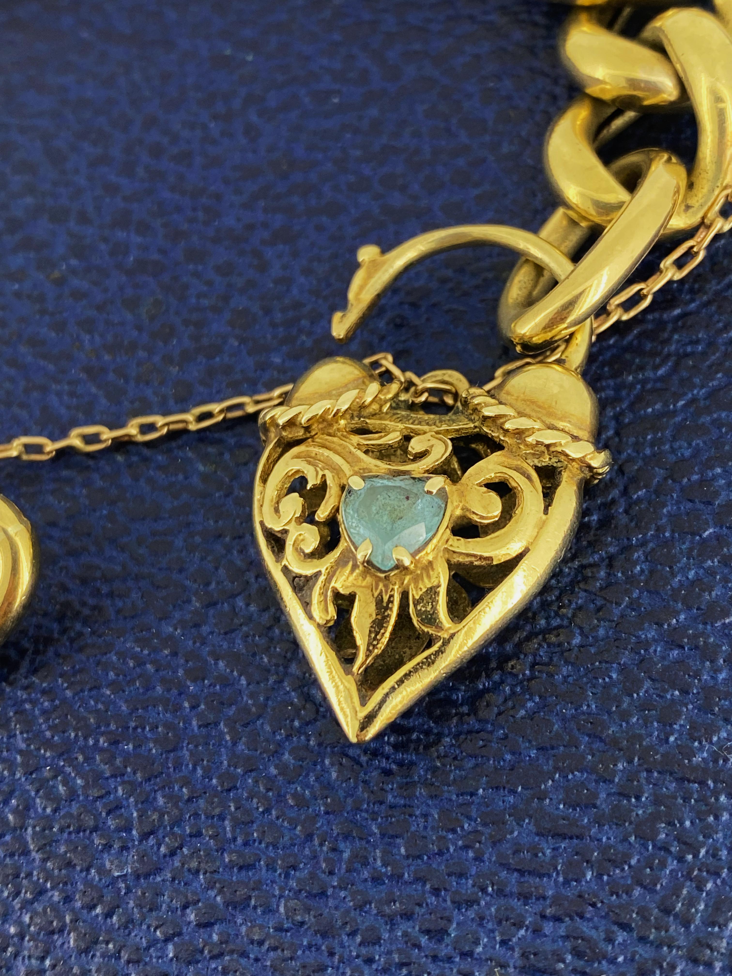 Taille cœur Bracelet italien lourd en or jaune 9 carats à maillons (Cuban) rétro des années 1950 en vente