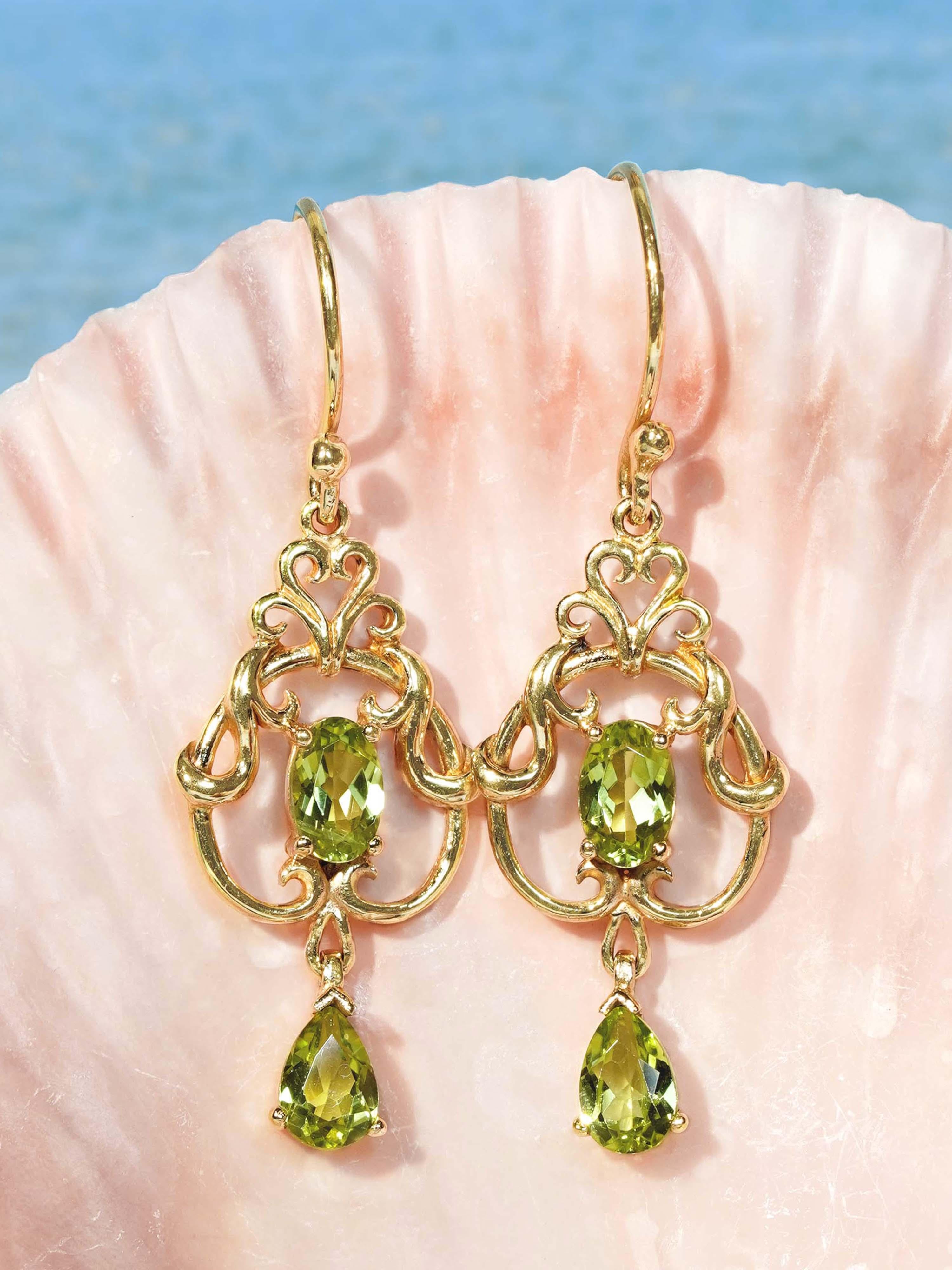 Women's 9K Yellow Gold Peridot Vintage Style Filigree Drop Earrings For Sale
