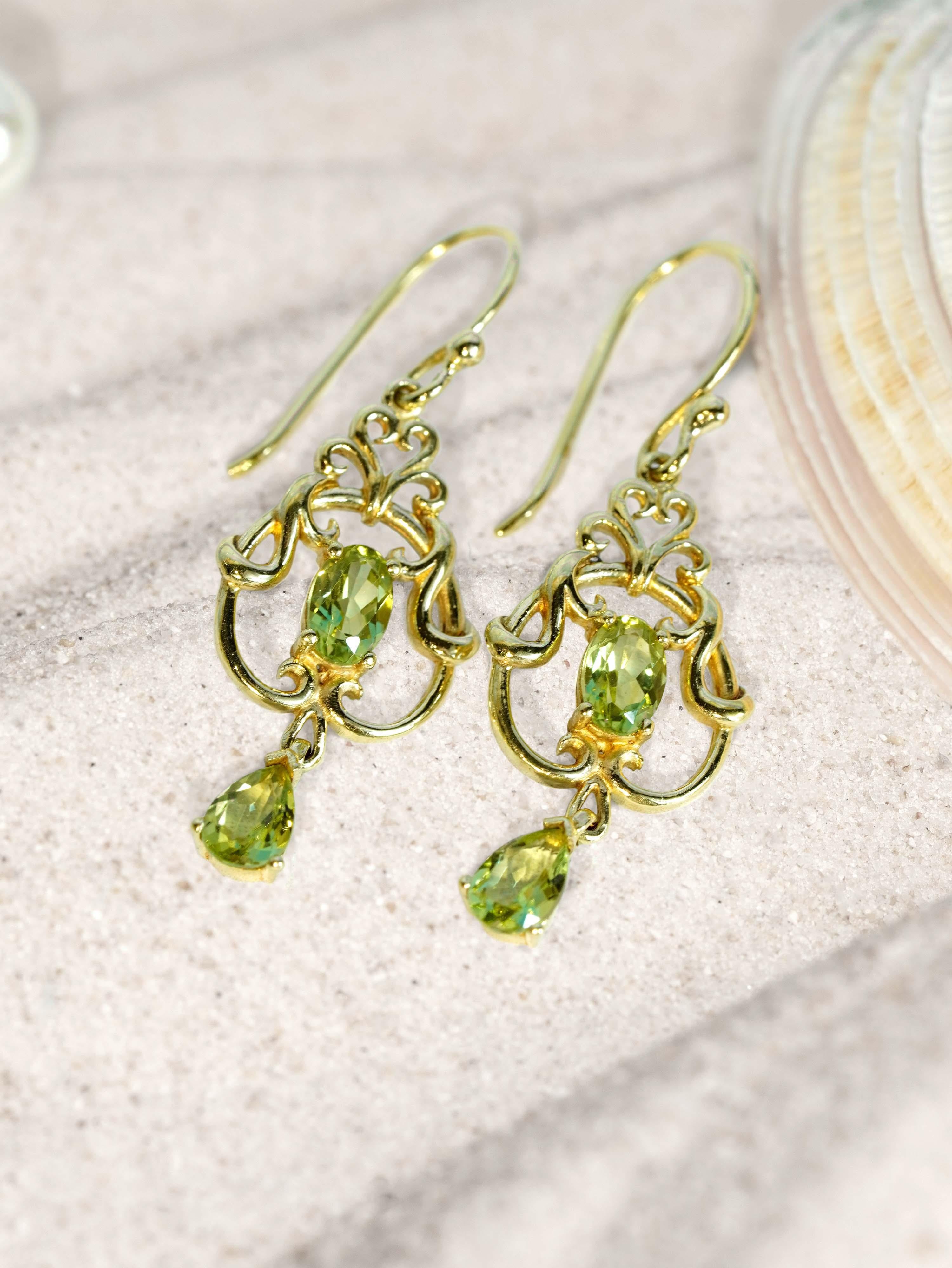 9K Yellow Gold Peridot Vintage Style Filigree Drop Earrings For Sale 1