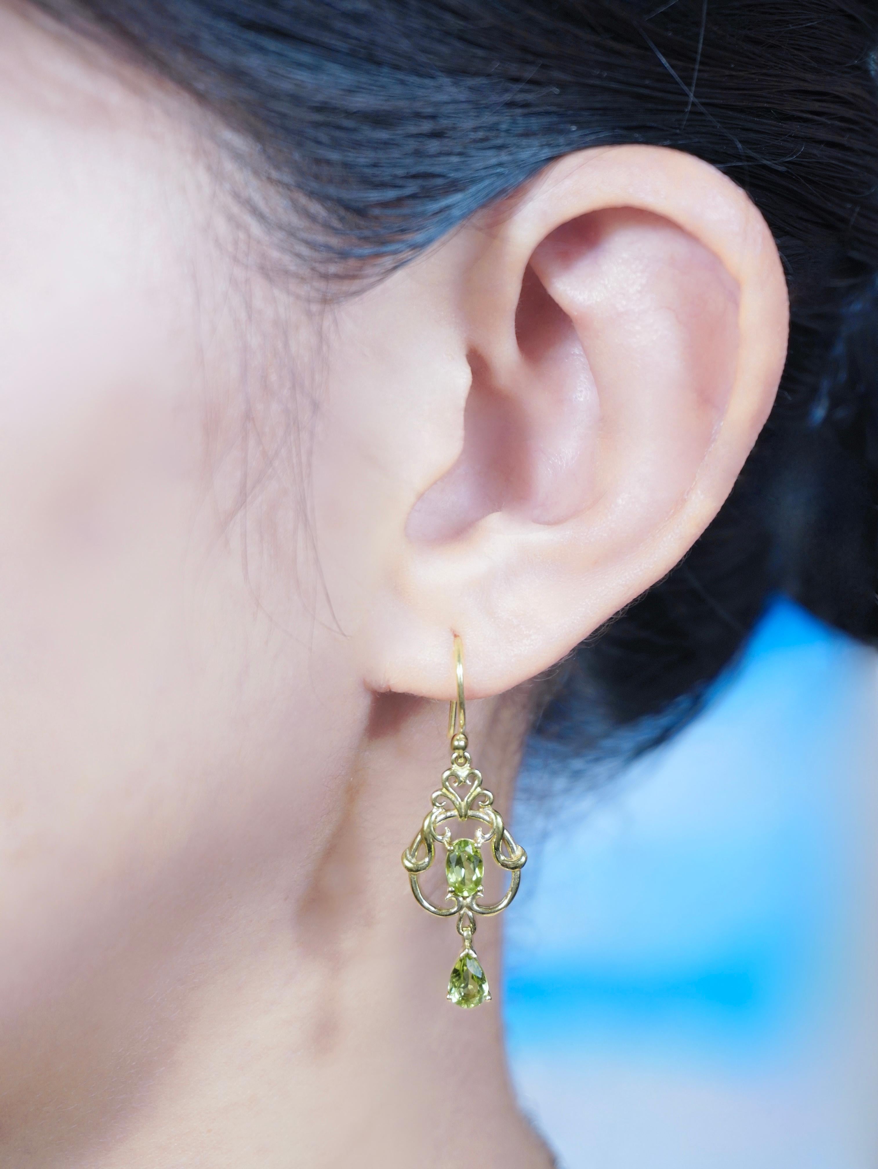 9K Yellow Gold Peridot Vintage Style Filigree Drop Earrings For Sale 2