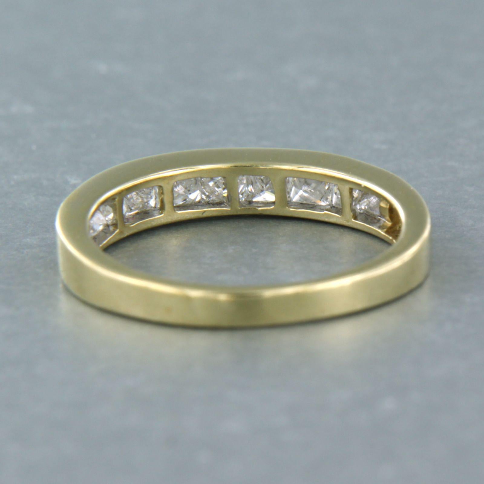 Ring aus 9 Karat Gelbgold mit Diamanten im Prinzessinnenschliff bis zu 1,00ct 2,4 Gramm (Carréschliff) im Angebot