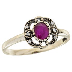 Anello in oro giallo 9K con rubino e diamanti in stile vintage