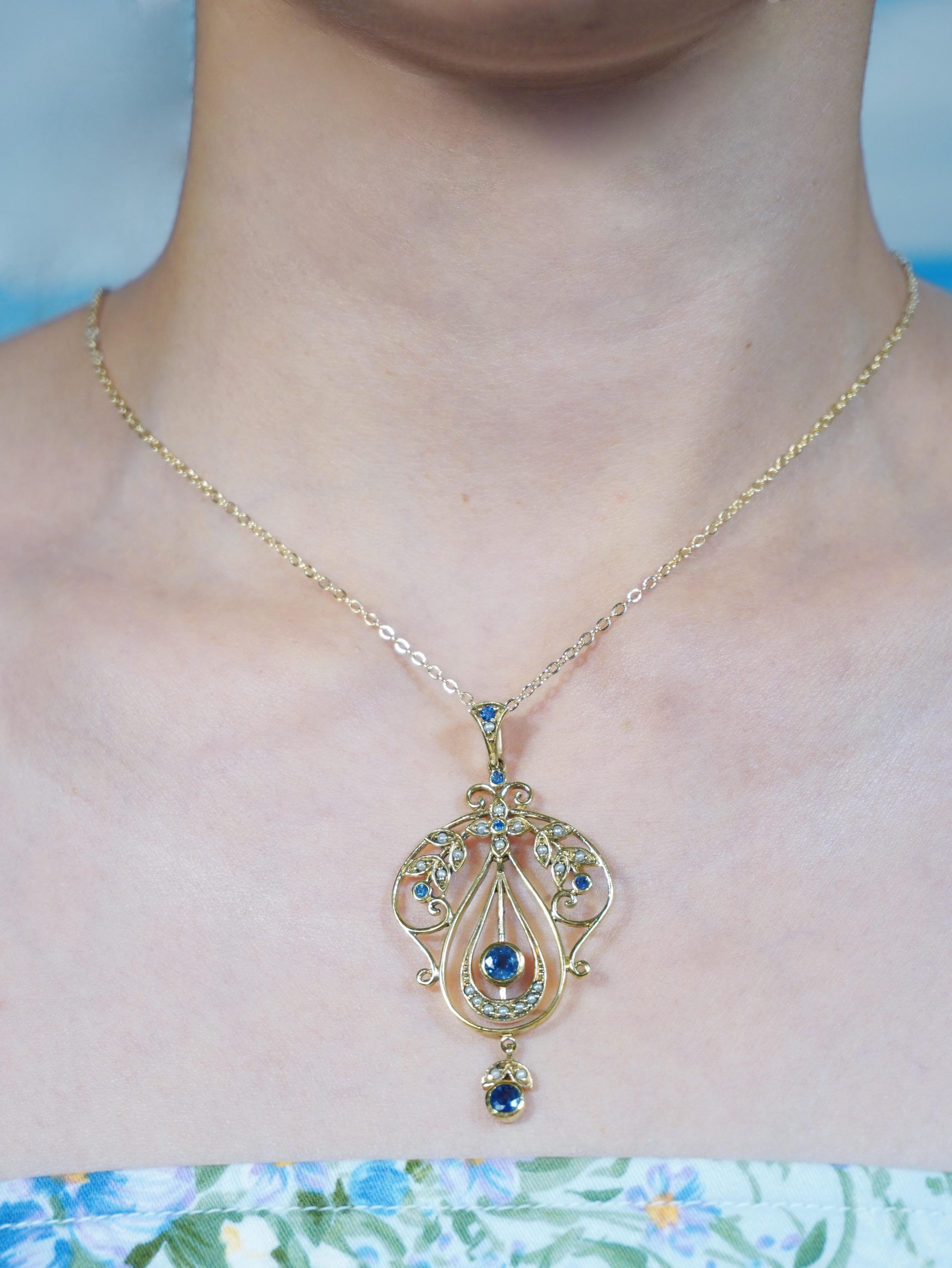 9K Yellow Gold Sapphire and Pearl Vintage Style Floral Pendant For Sale 2