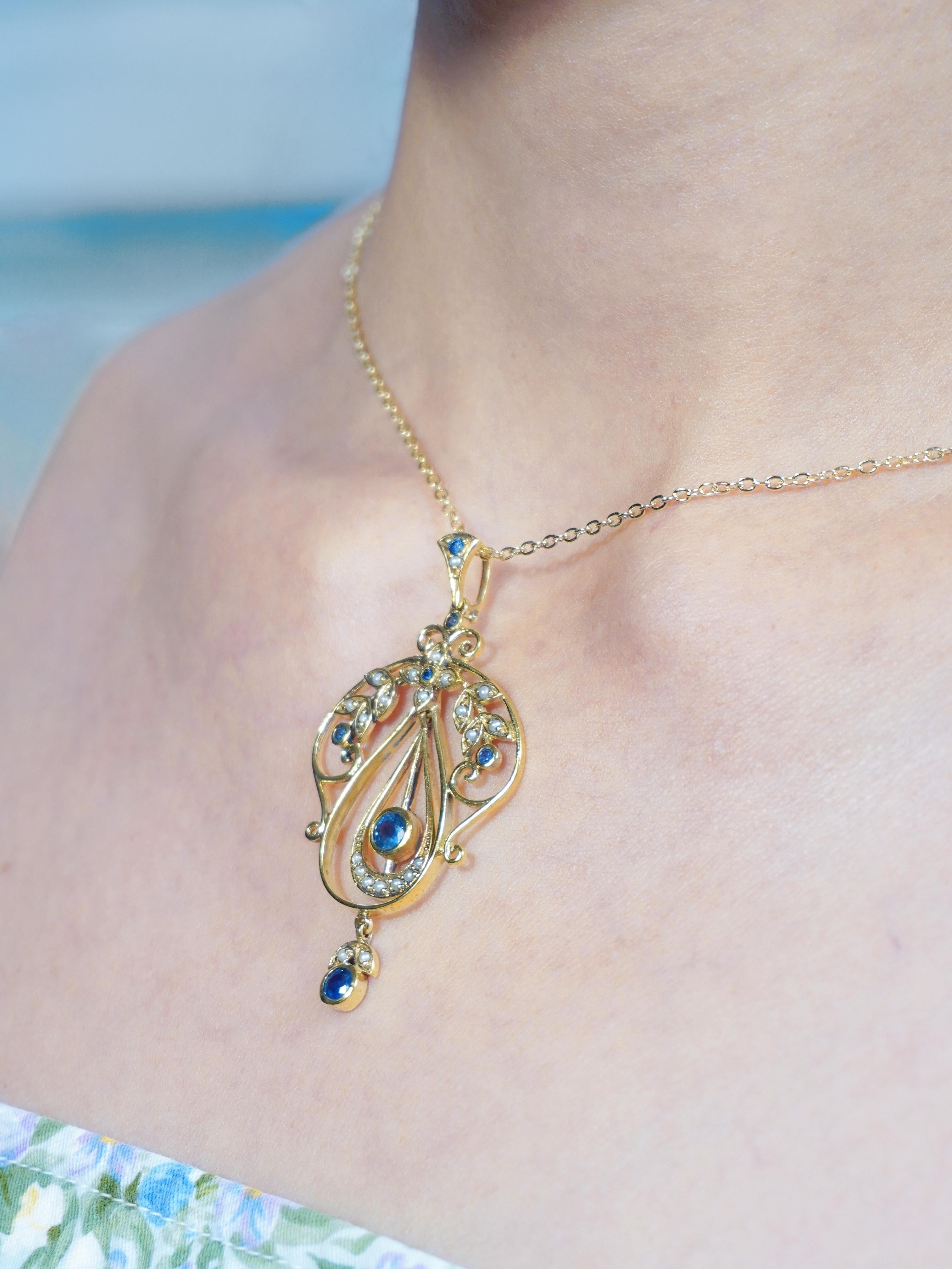 9K Yellow Gold Sapphire and Pearl Vintage Style Floral Pendant For Sale 3