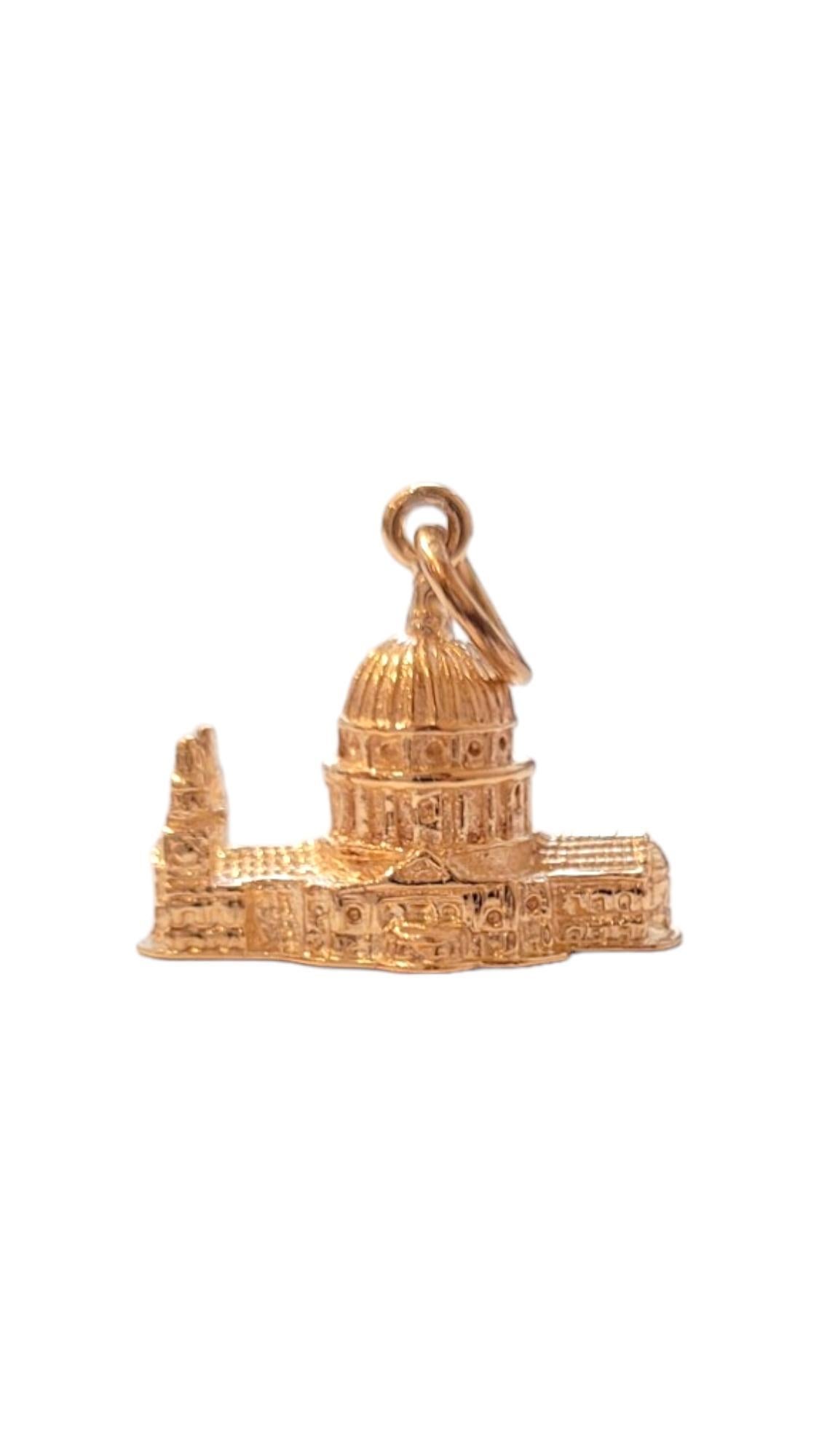 Breloque de la cathédrale Saint-Paul en or jaune 9 carats n° 18385 Bon état - En vente à Washington Depot, CT